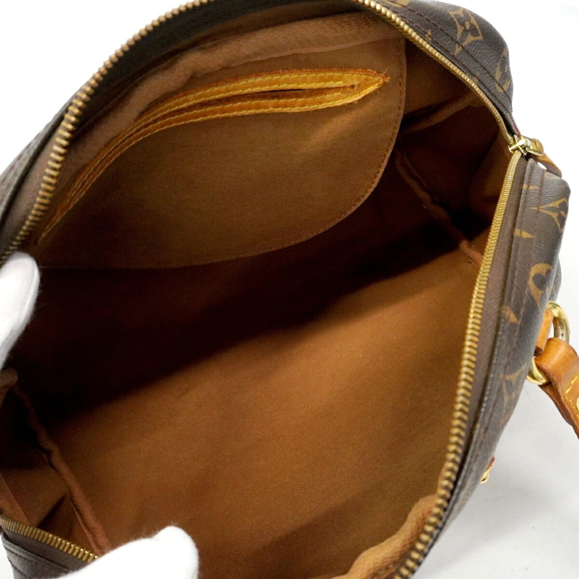 Louis Vuitton Brown Shoulder Bag (Pre-Owned)