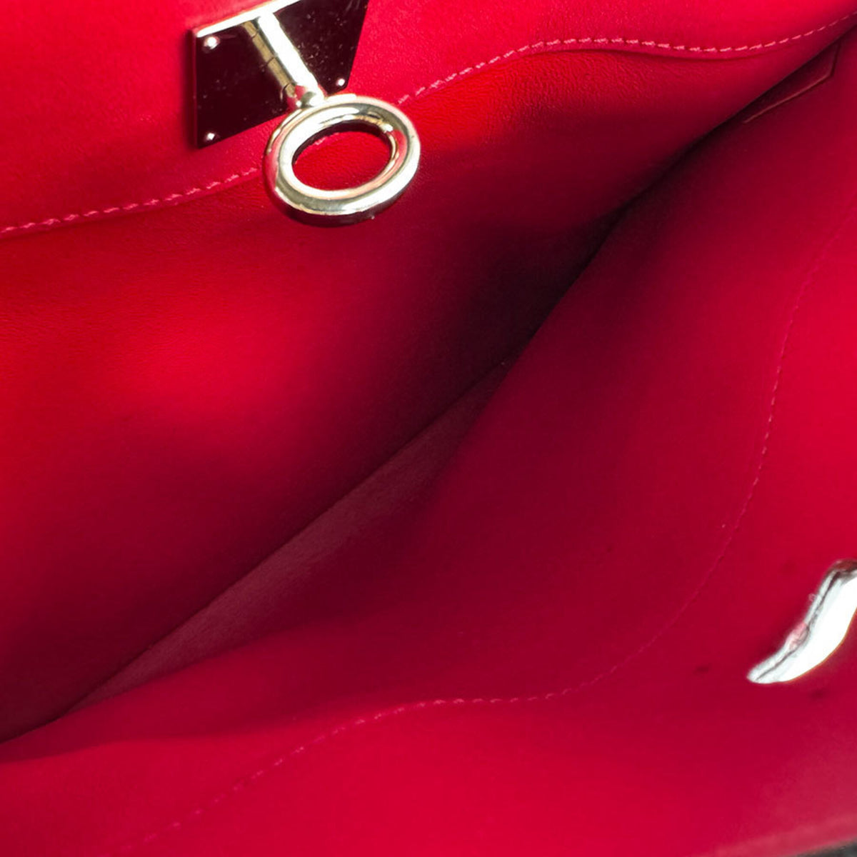 Louis Vuitton Red Color Leather Handbag Shoulder Bag (Pre-Owned)