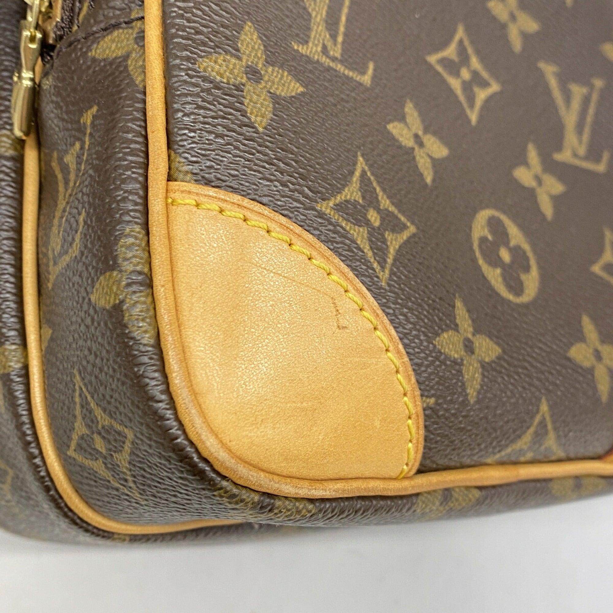 Louis Vuitton Brown Shoulder Bag (Pre-Owned)