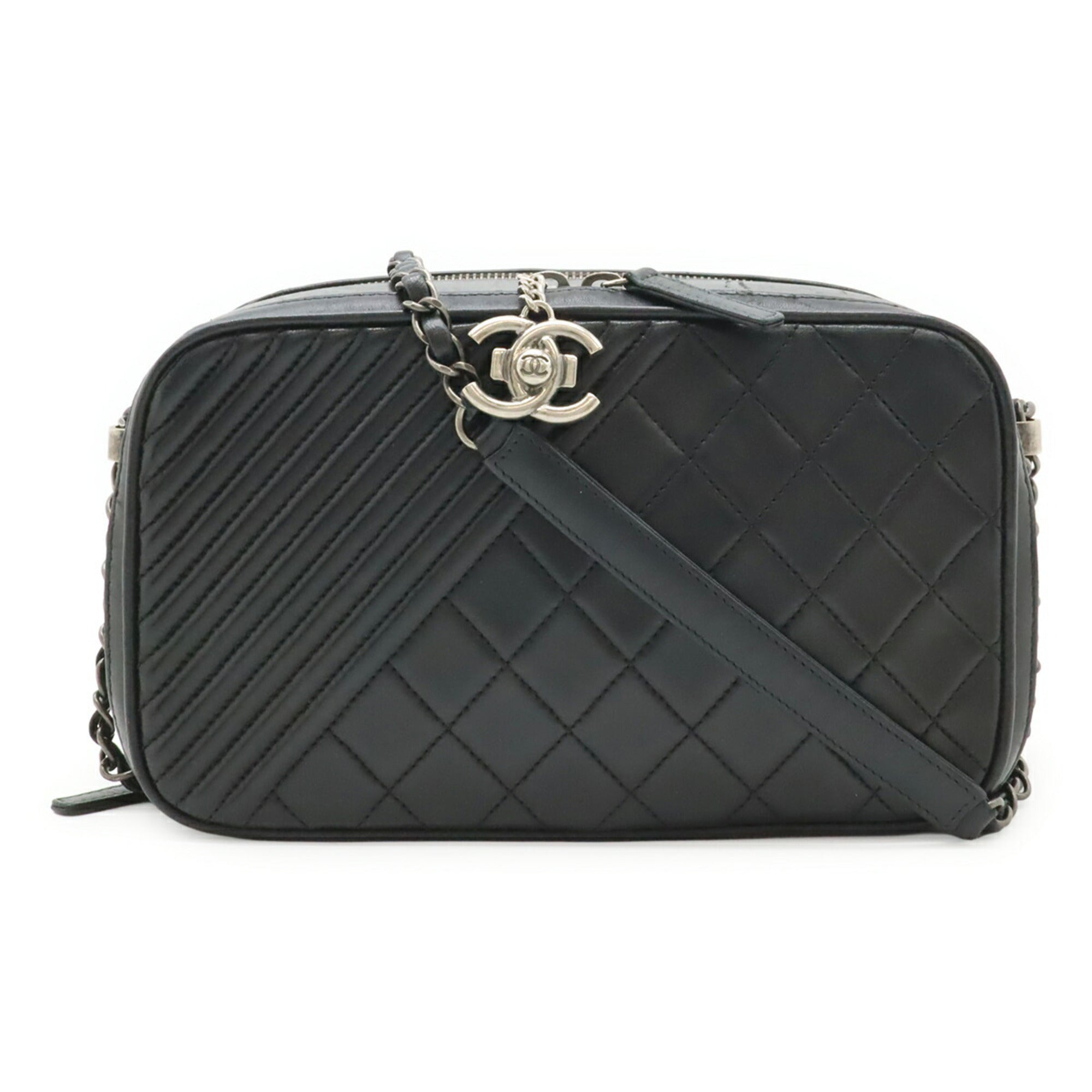 Chanel Black Leather Pochette Shoulder Bag (Pre-Owned)