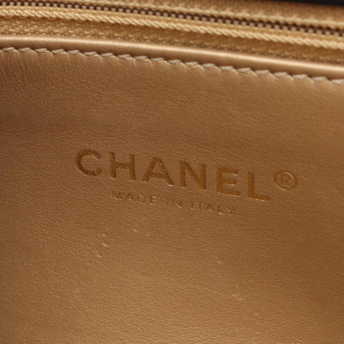 Chanel Black Leather Shoulder Bag (Pre-Owned)