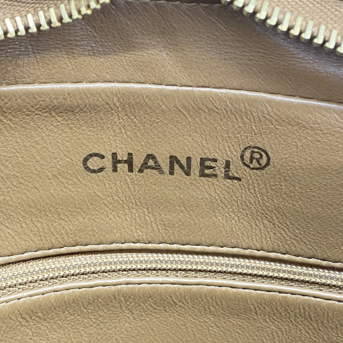 Chanel Brown Leather Shoulder Bag (Pre-Owned)