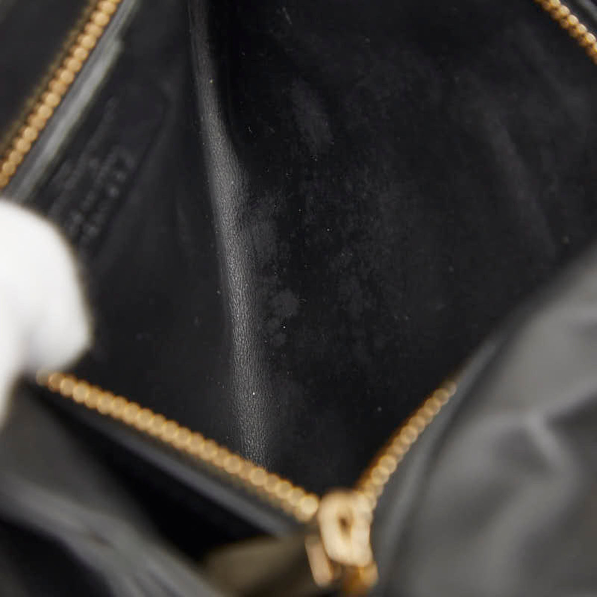 Salvatore Ferragamo Black Leather Shoulder Bag (Pre-Owned)