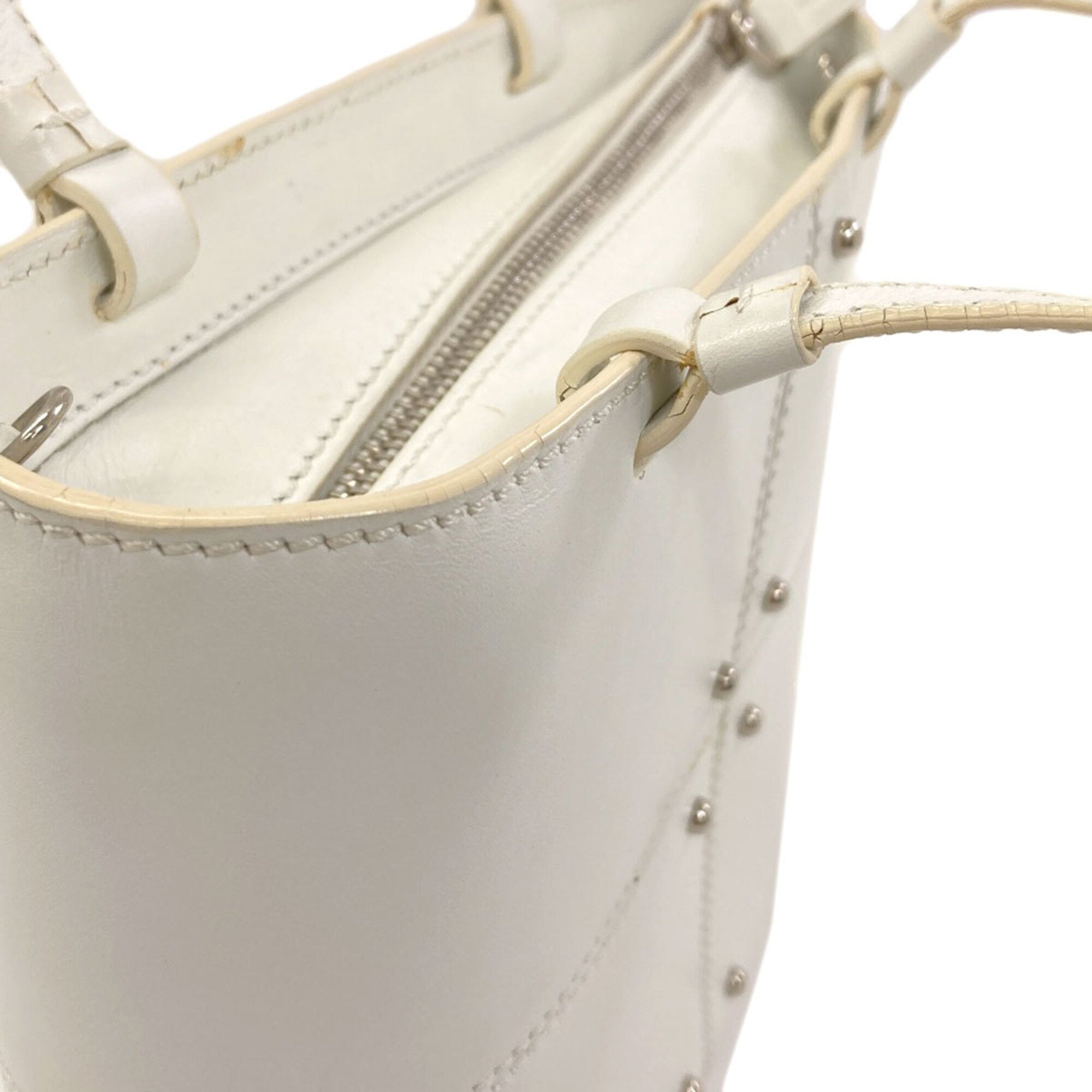 Tod's White Leather Handbag (Pre-Owned)