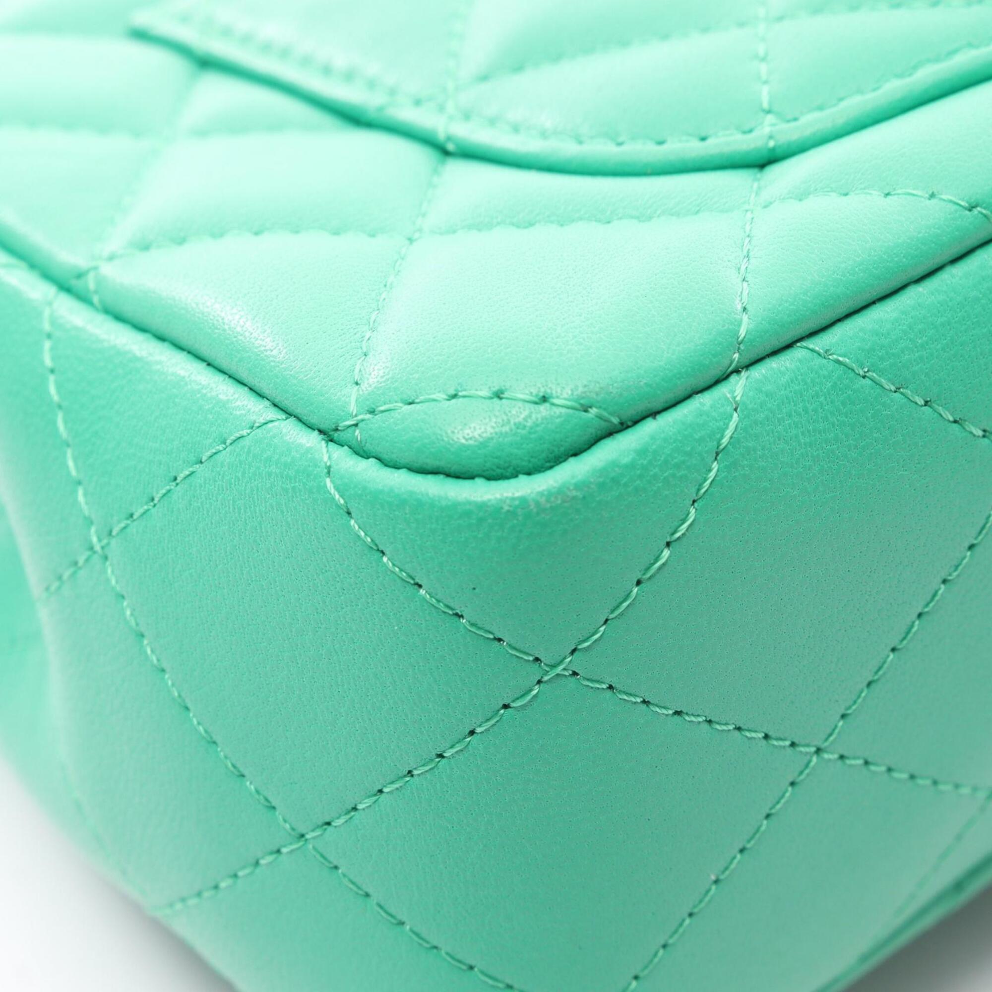 Chanel Green Leather Handbag Shoulder Bag (Pre-Owned)