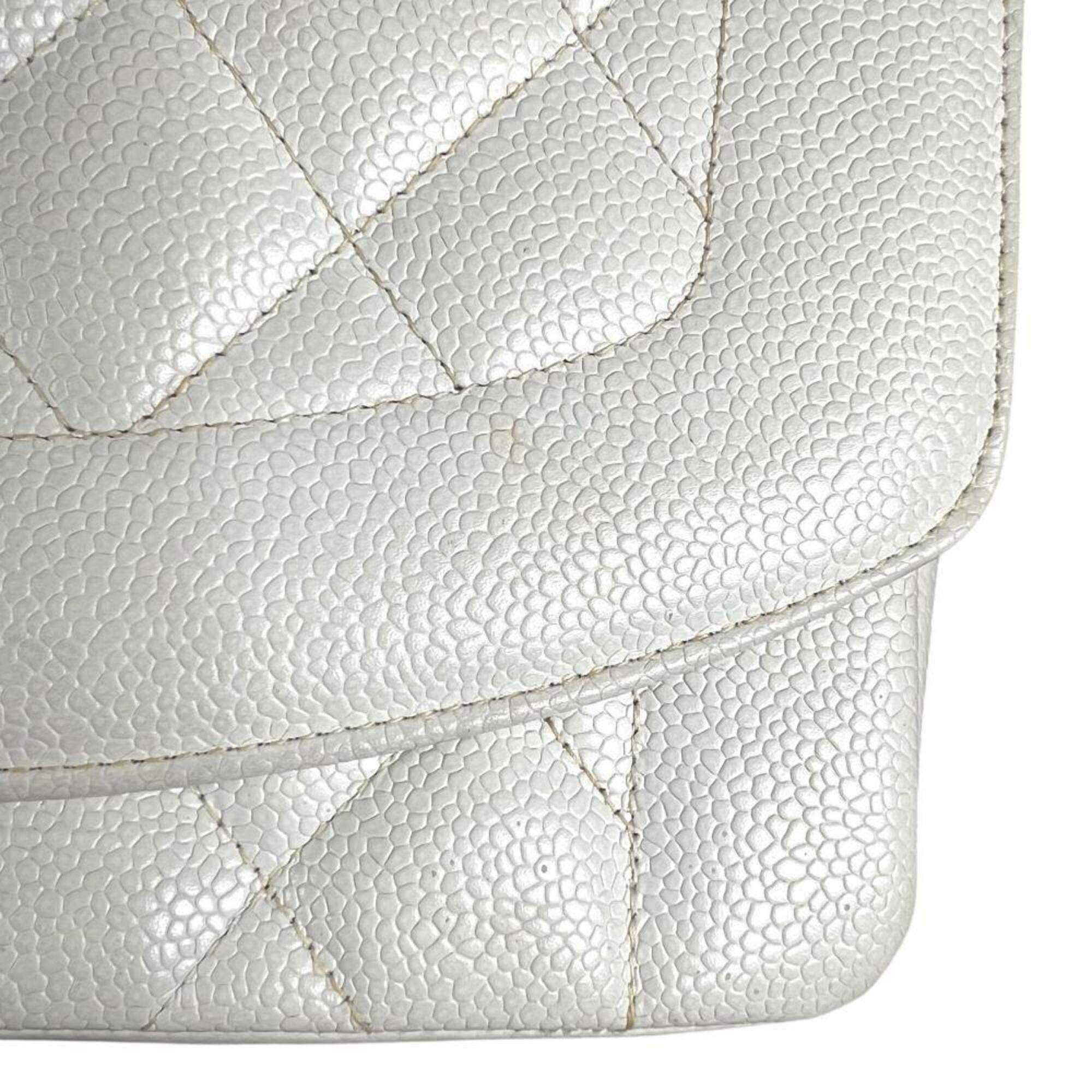 Chanel White Grained Calfskin Shoulder Bag (Pre-Owned)