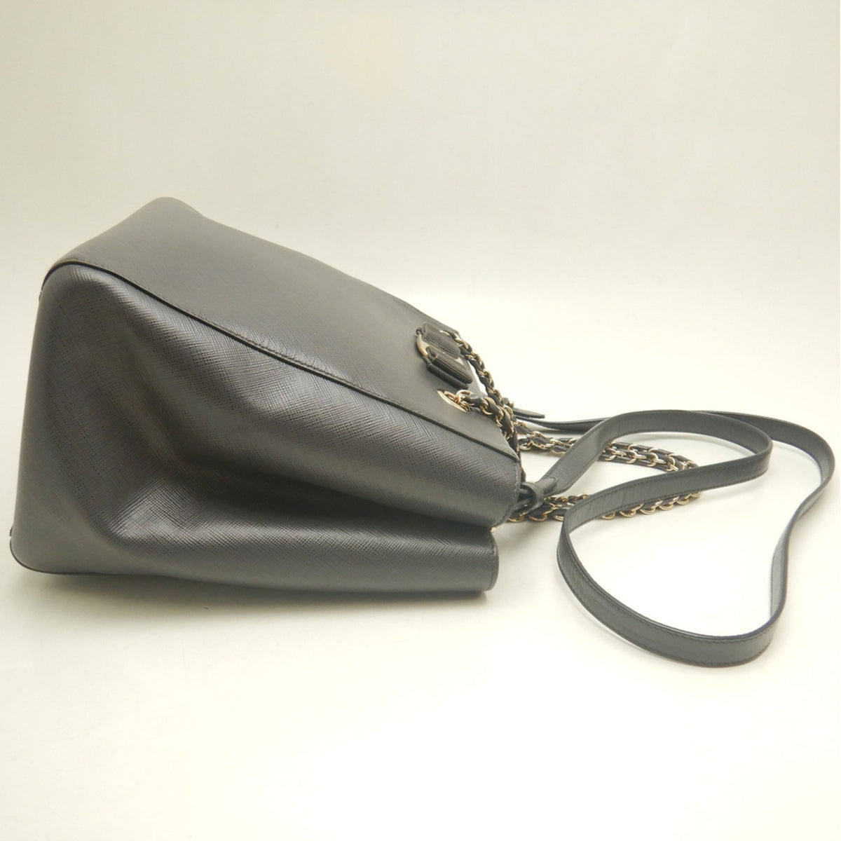Salvatore Ferragamo Vara Gray Leather Handbag (Pre-Owned)
