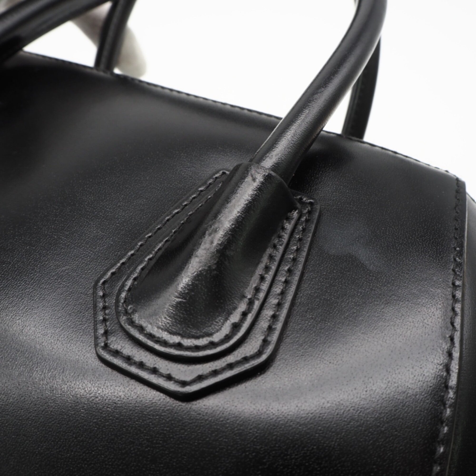 Givenchy Black Leather Handbag (Pre-Owned)