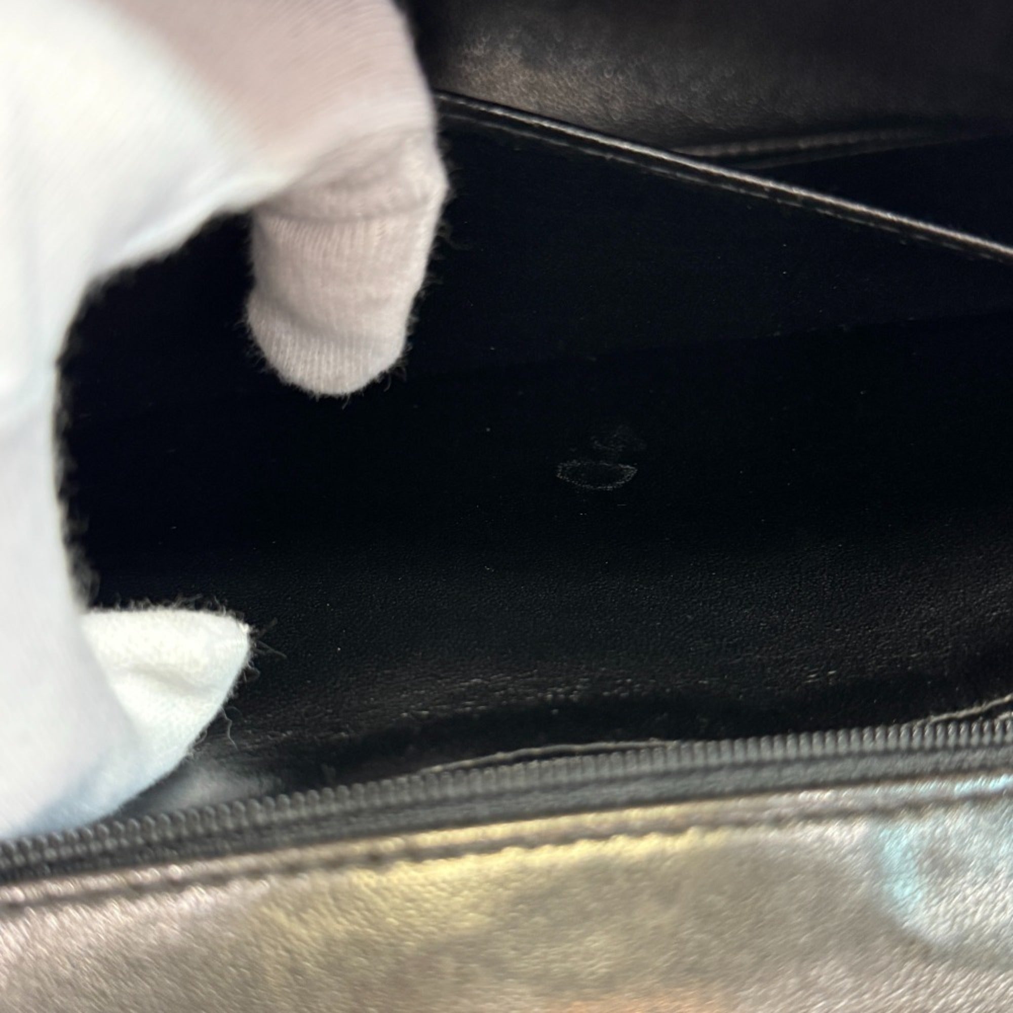 Chanel Black Leather Shoulder Bag (Pre-Owned)