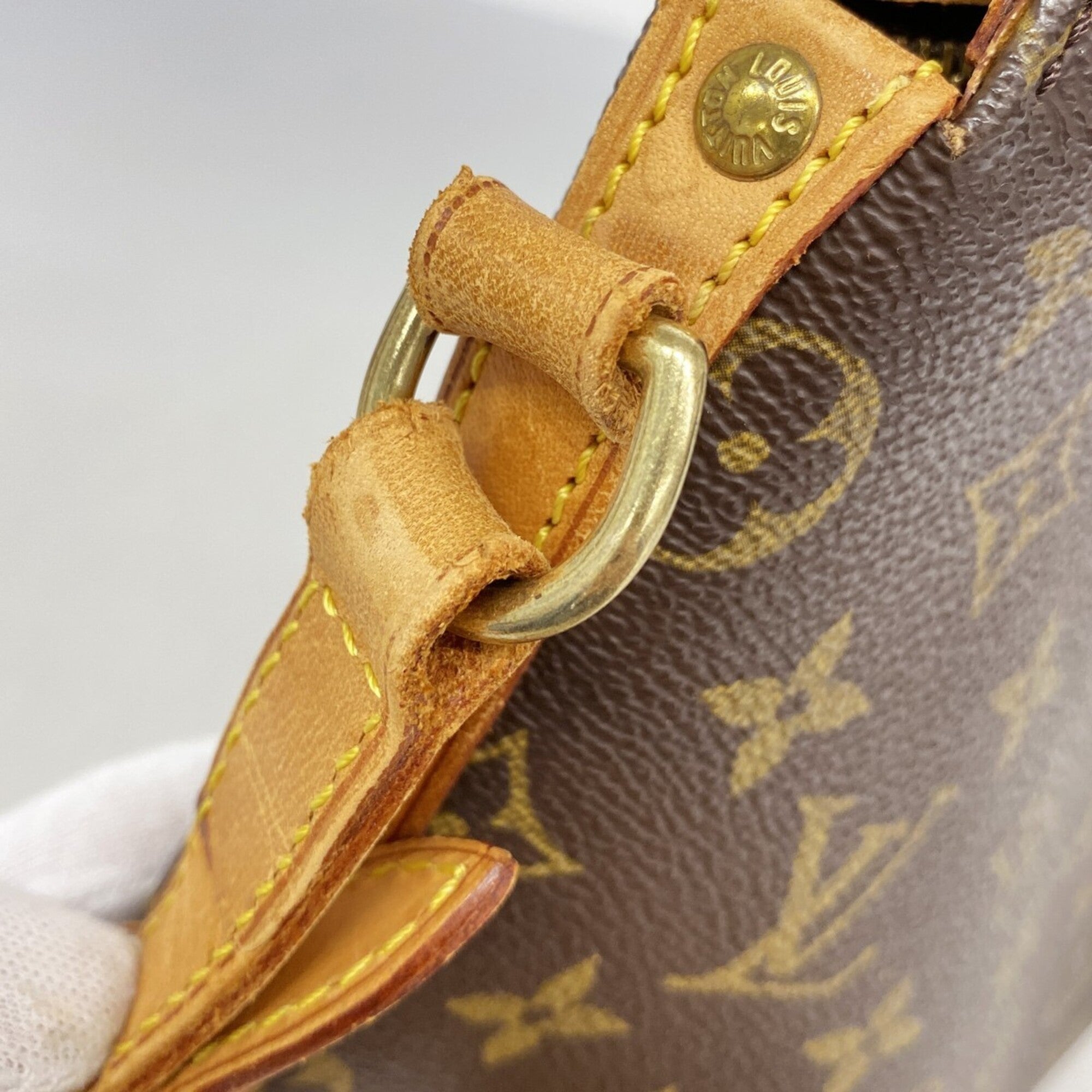 Louis Vuitton Brown Shoulder Bag (Pre-Owned)