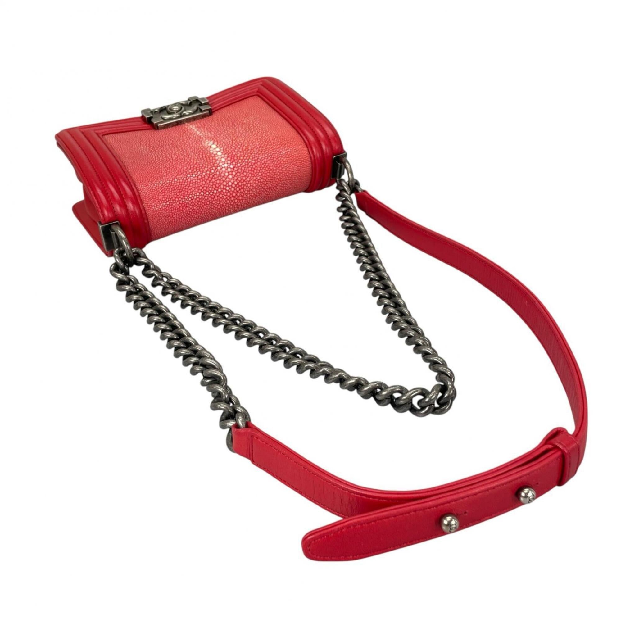 Chanel Red Color Leather Shoulder Bag (Pre-Owned)
