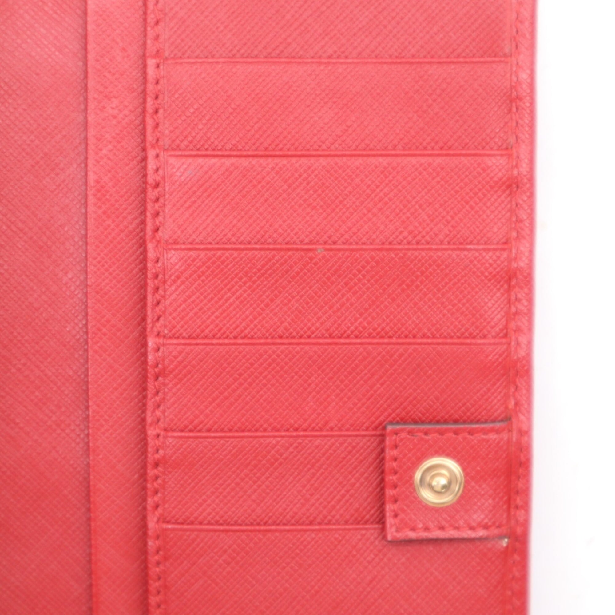 Salvatore Ferragamo Red Color Leather Long Wallet (Bi-Fold) (Pre-Owned)