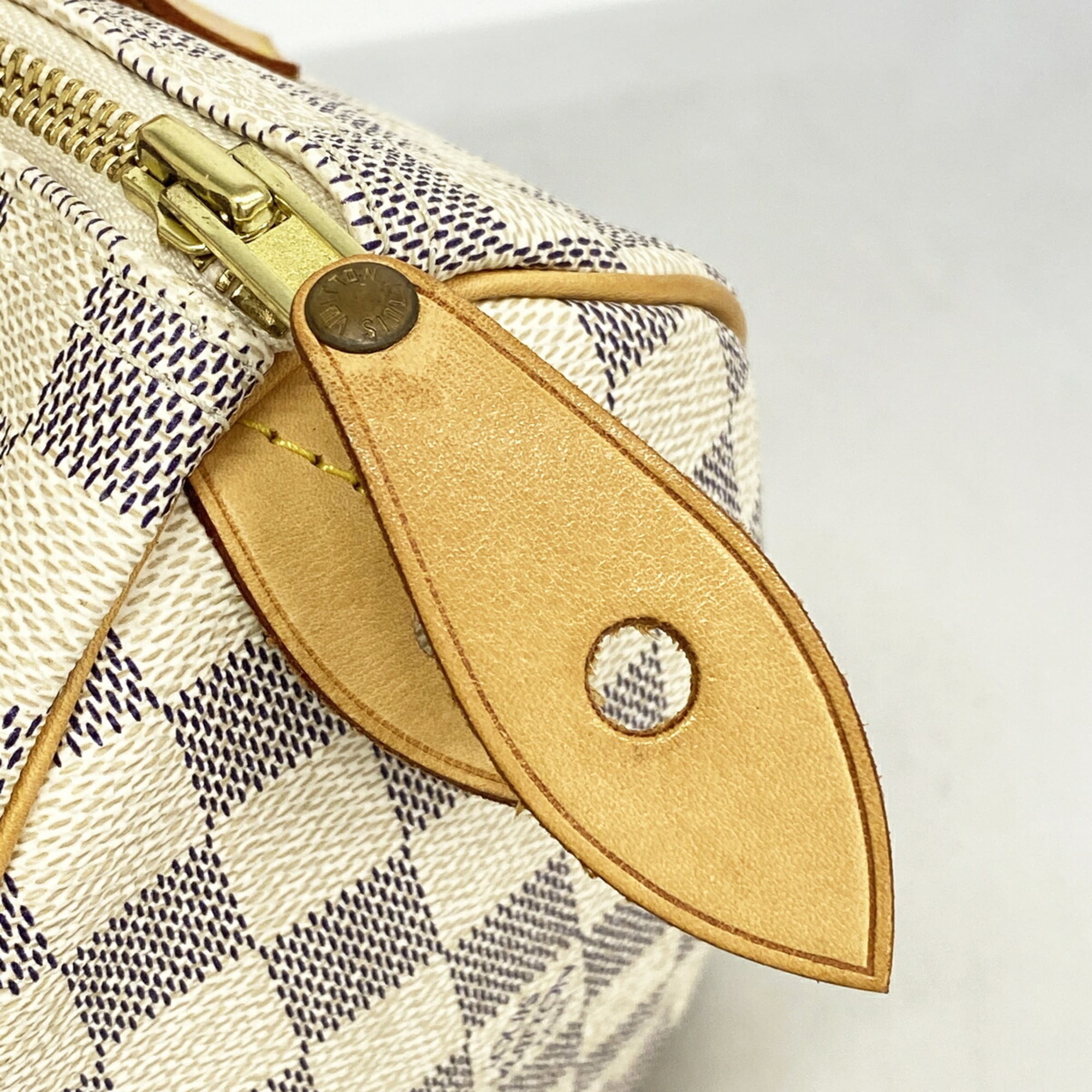 Louis Vuitton White Handbag (Pre-Owned)