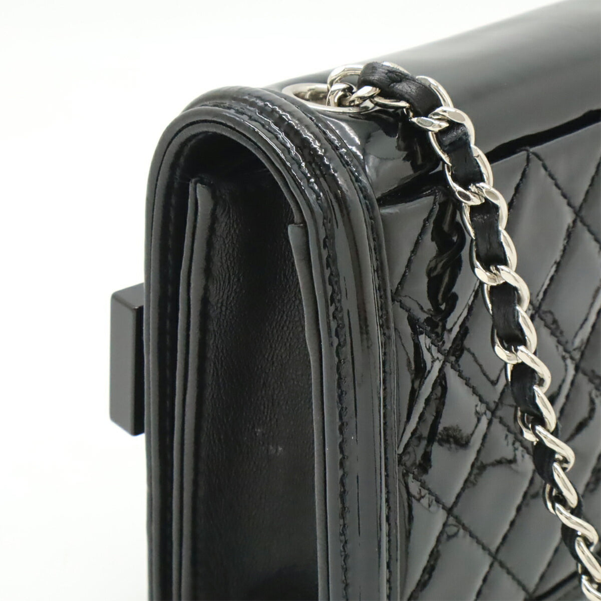 Chanel Black White Plastic Patent Leather Leather Pochette Shoulder Bag (Pre-Owned)