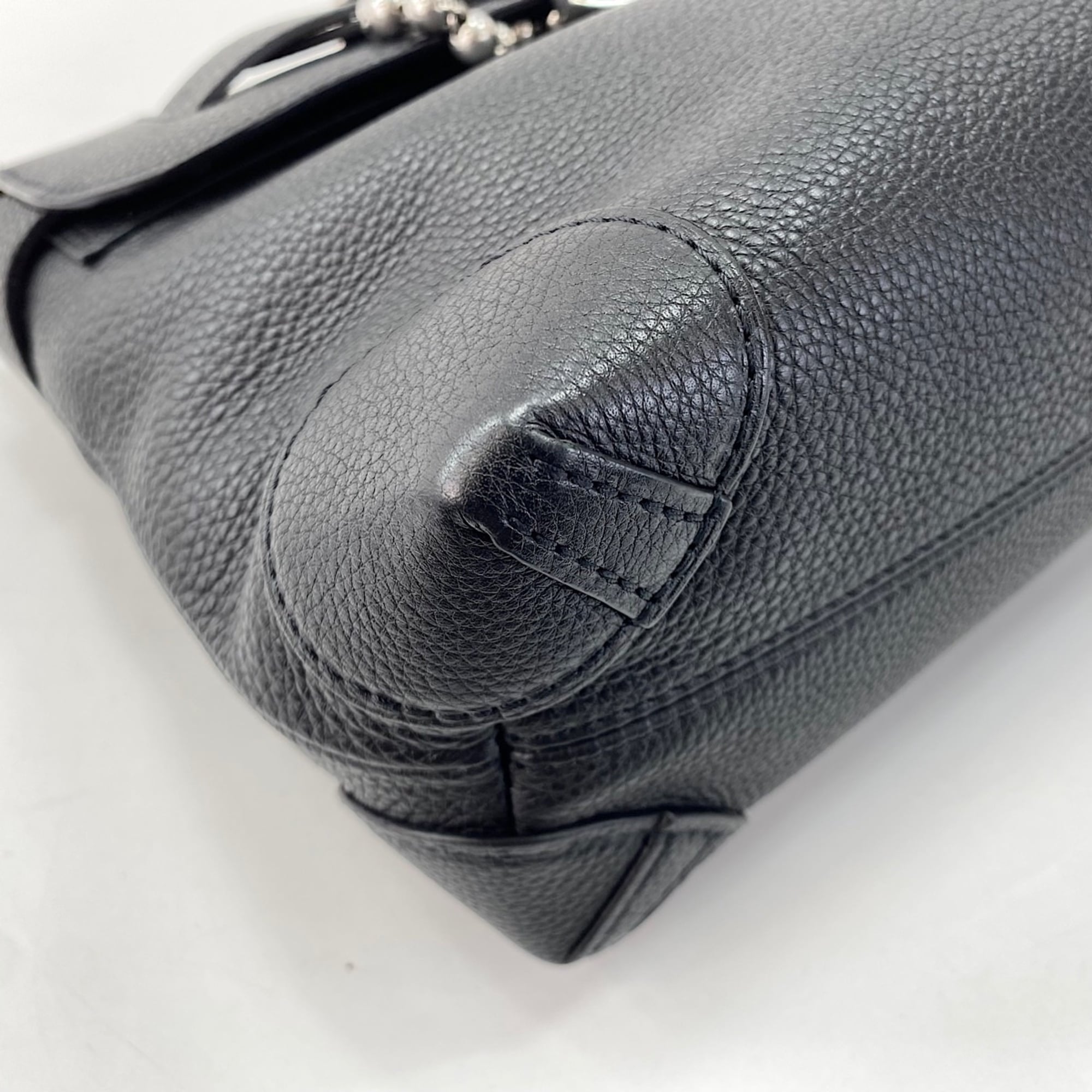 Louis Vuitton Black Shoulder Bag (Pre-Owned)