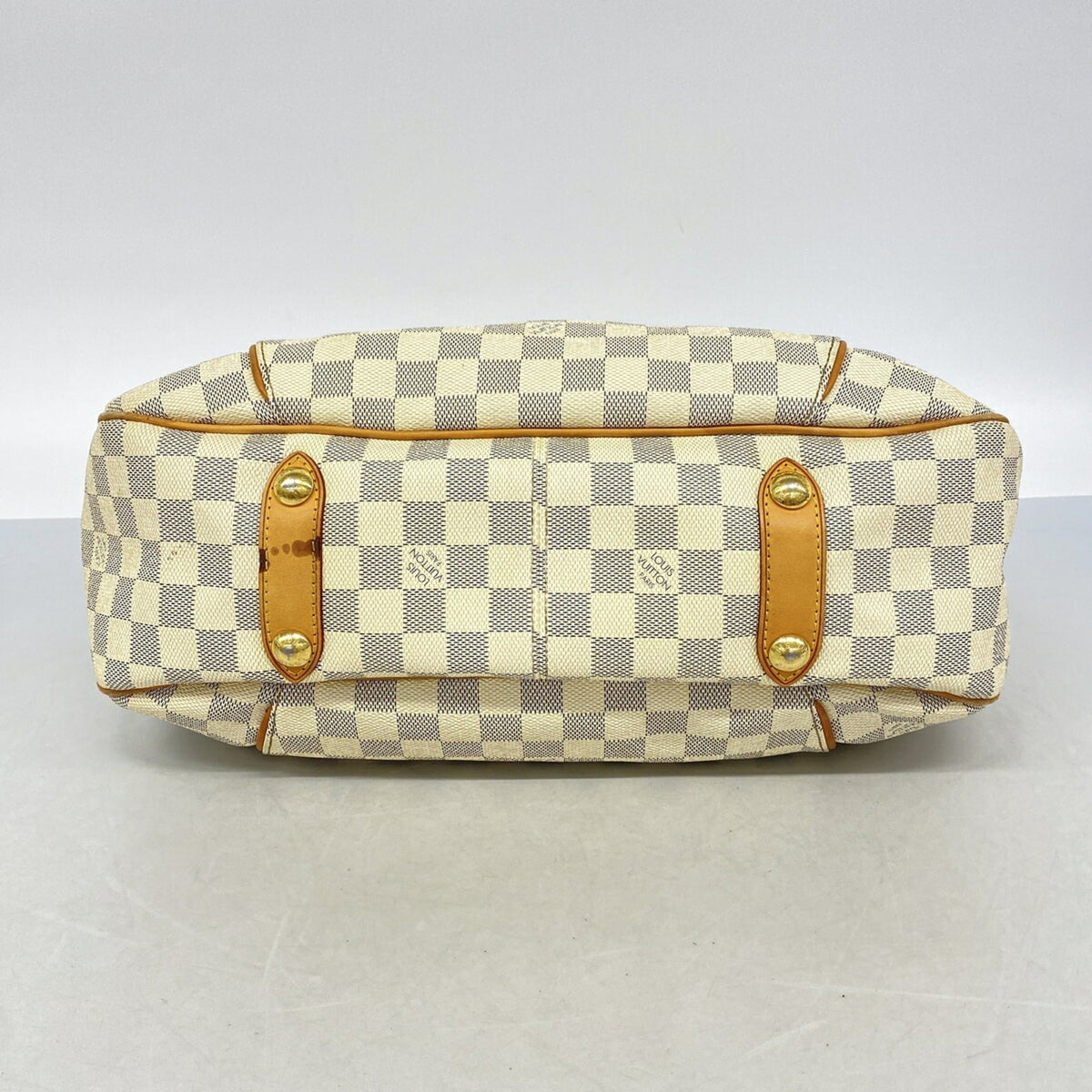 Louis Vuitton White Shoulder Bag (Pre-Owned)