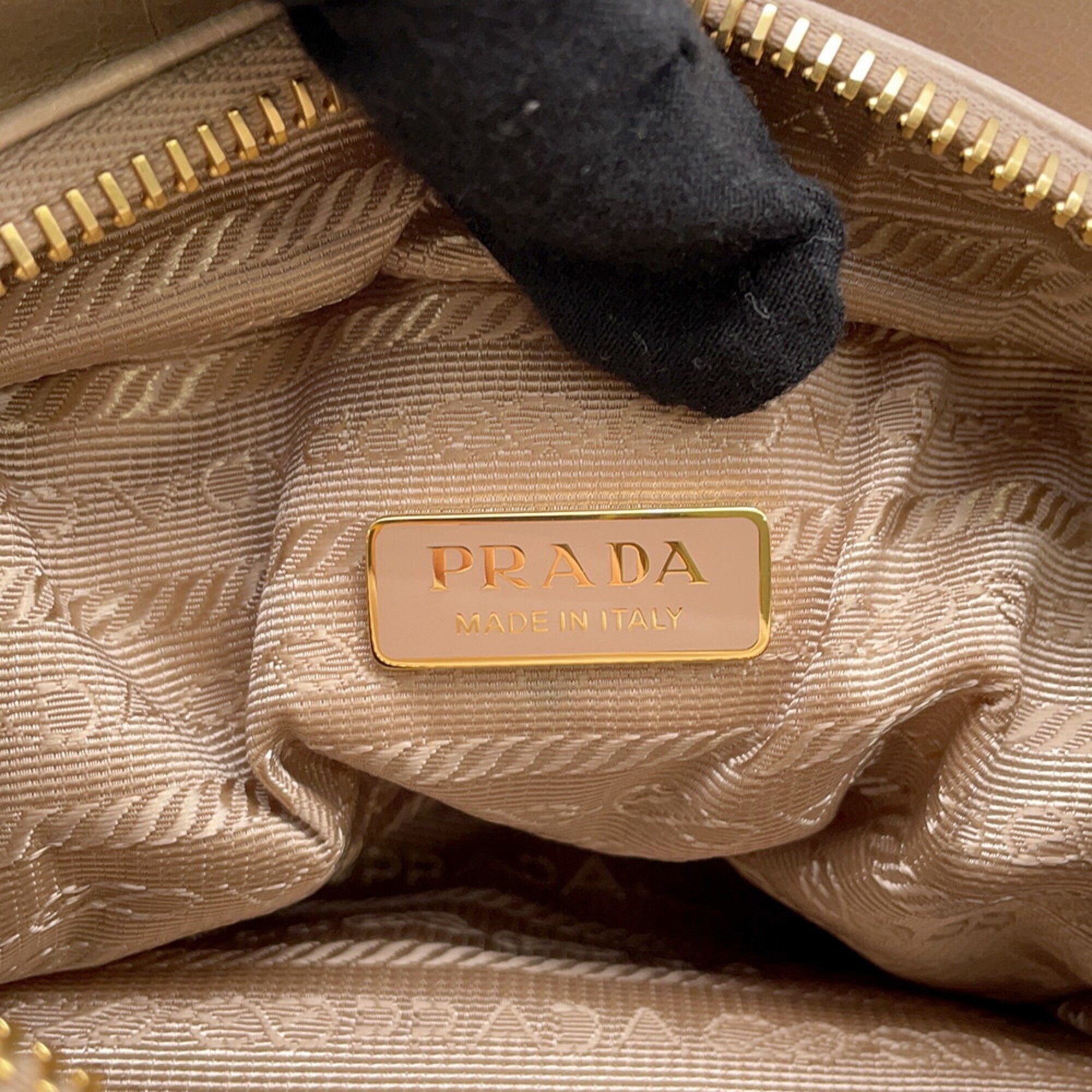 Prada Beige Leather Handbag Shoulder Bag (Pre-Owned)