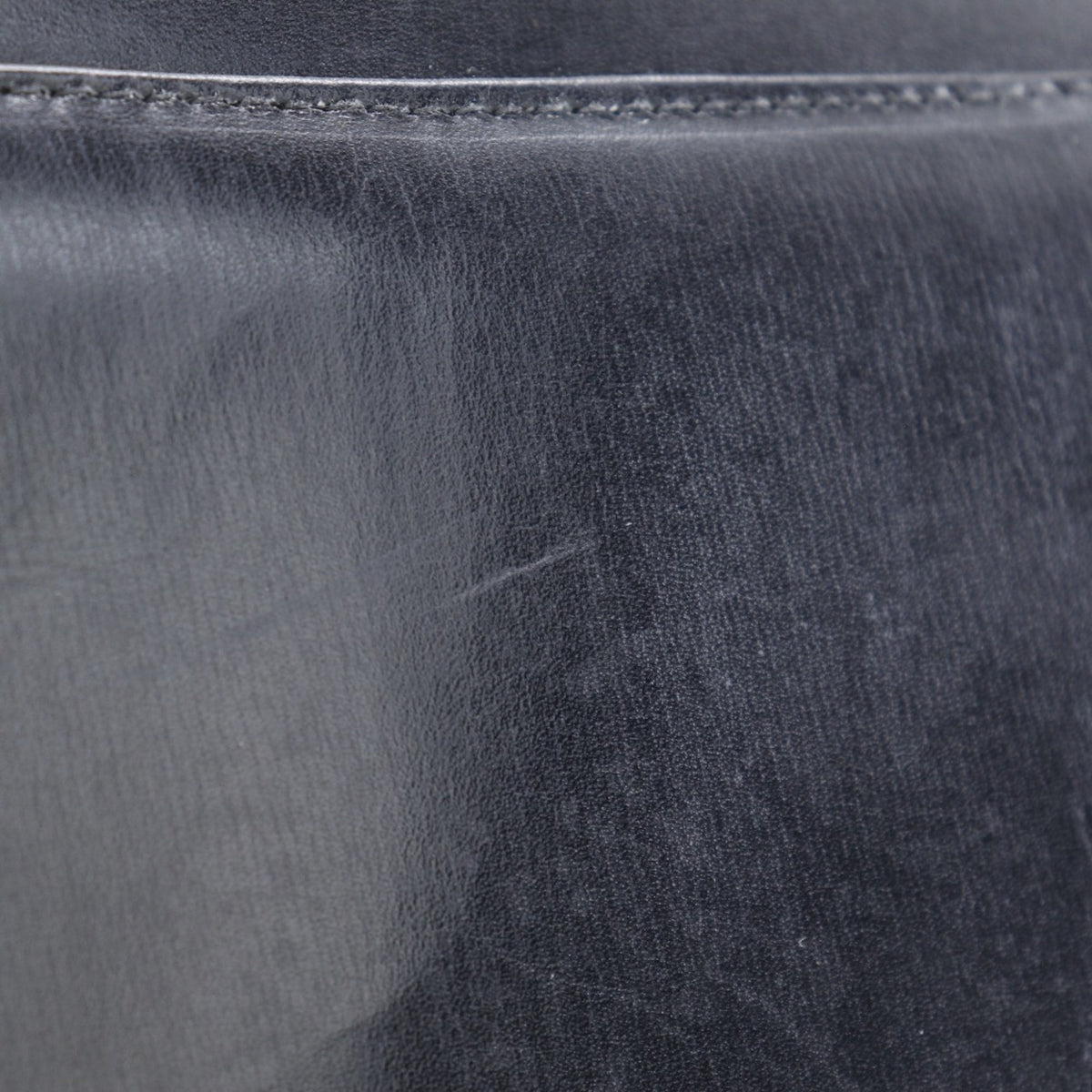 Salvatore Ferragamo Black Leather Shoulder Bag (Pre-Owned)