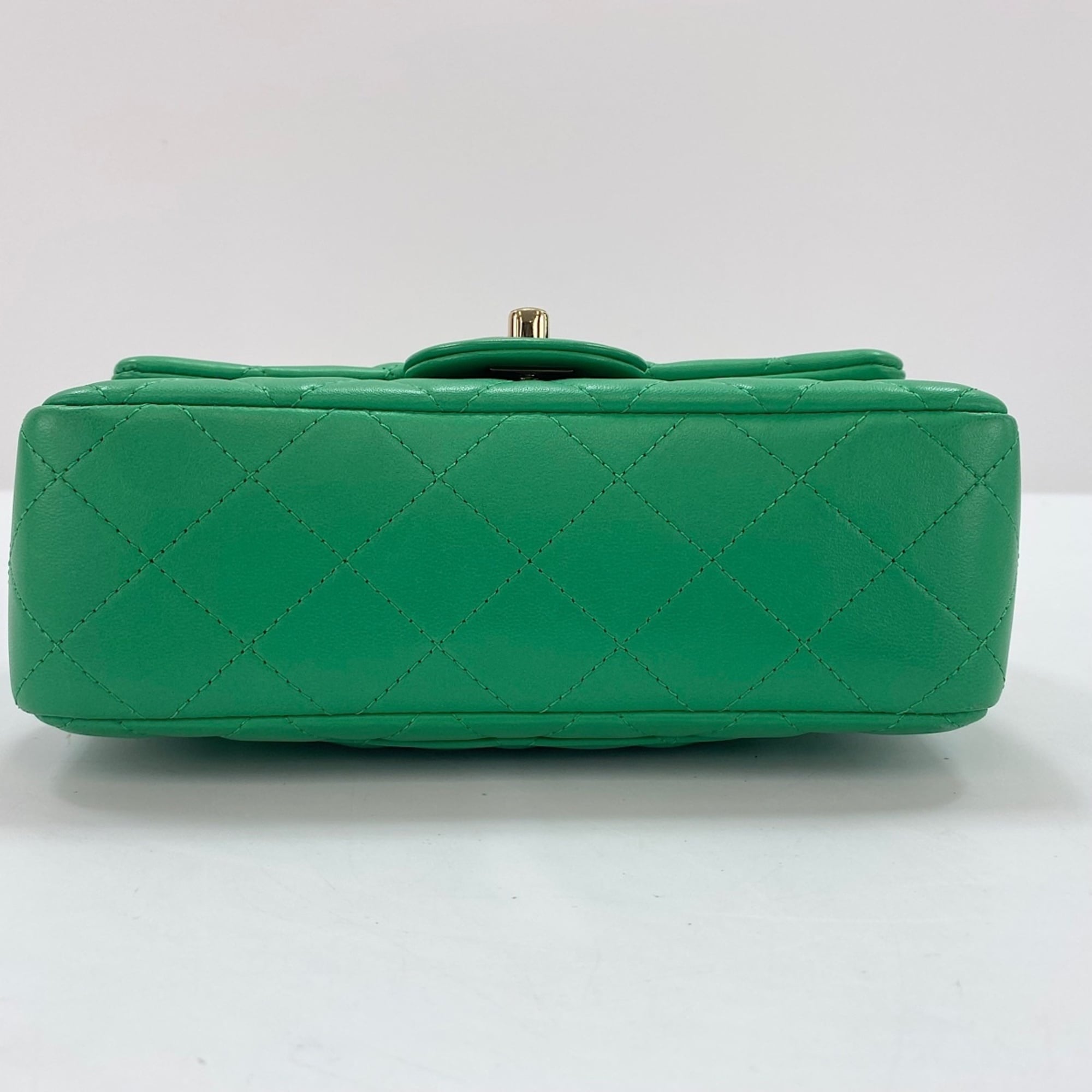 Chanel Green Shoulder Bag (Pre-Owned)