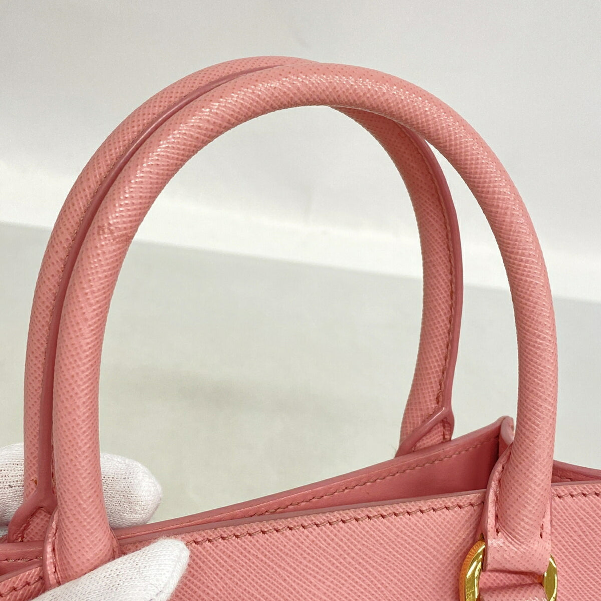 Prada Pink Leather Handbag (Pre-Owned)