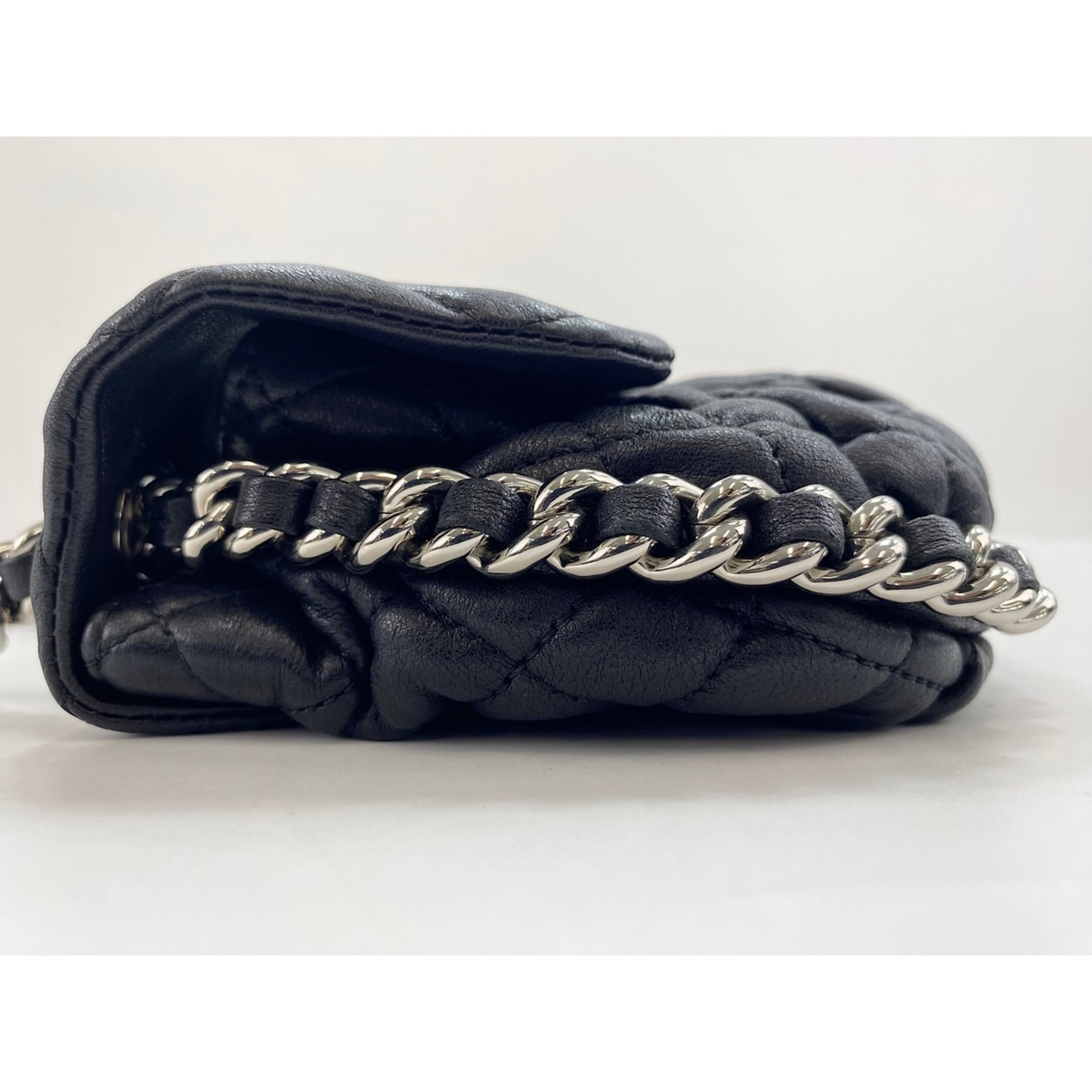 Chanel Black Shoulder Bag (Pre-Owned)