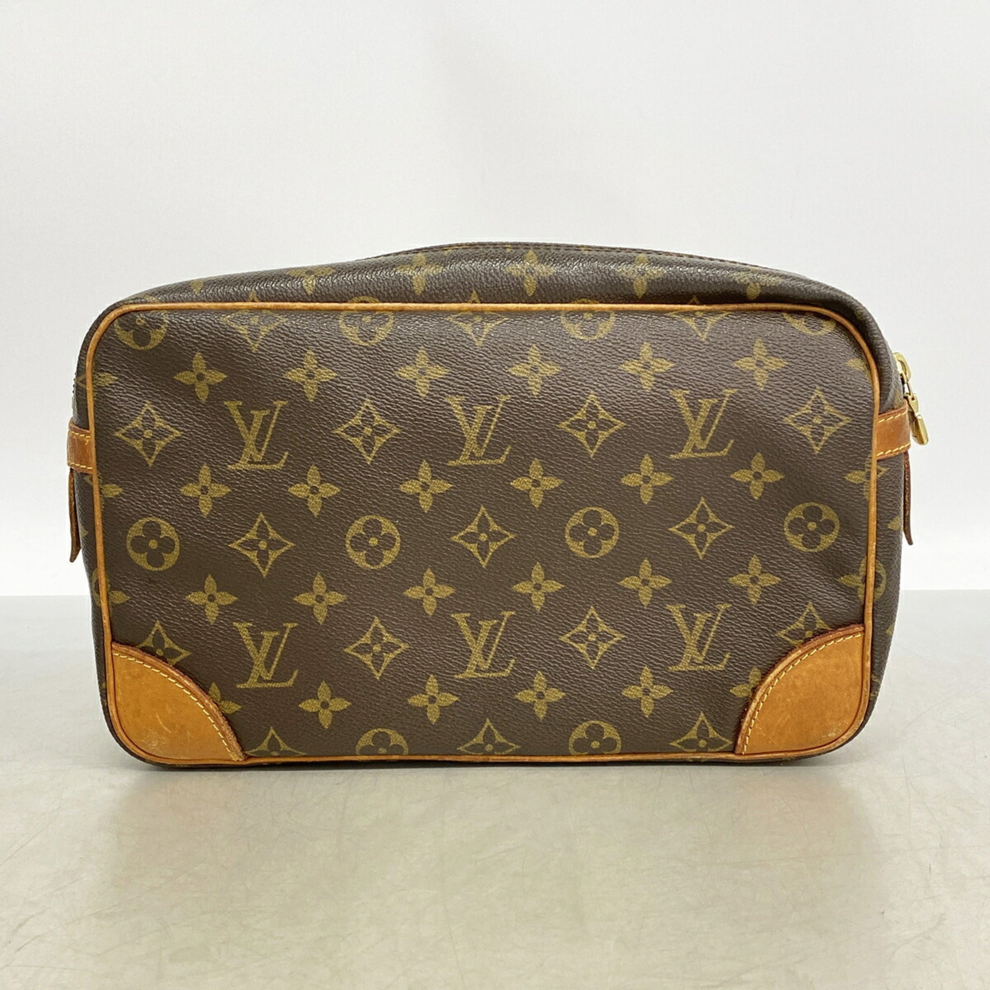 Louis Vuitton Brown Clutch Bag (Pre-Owned)