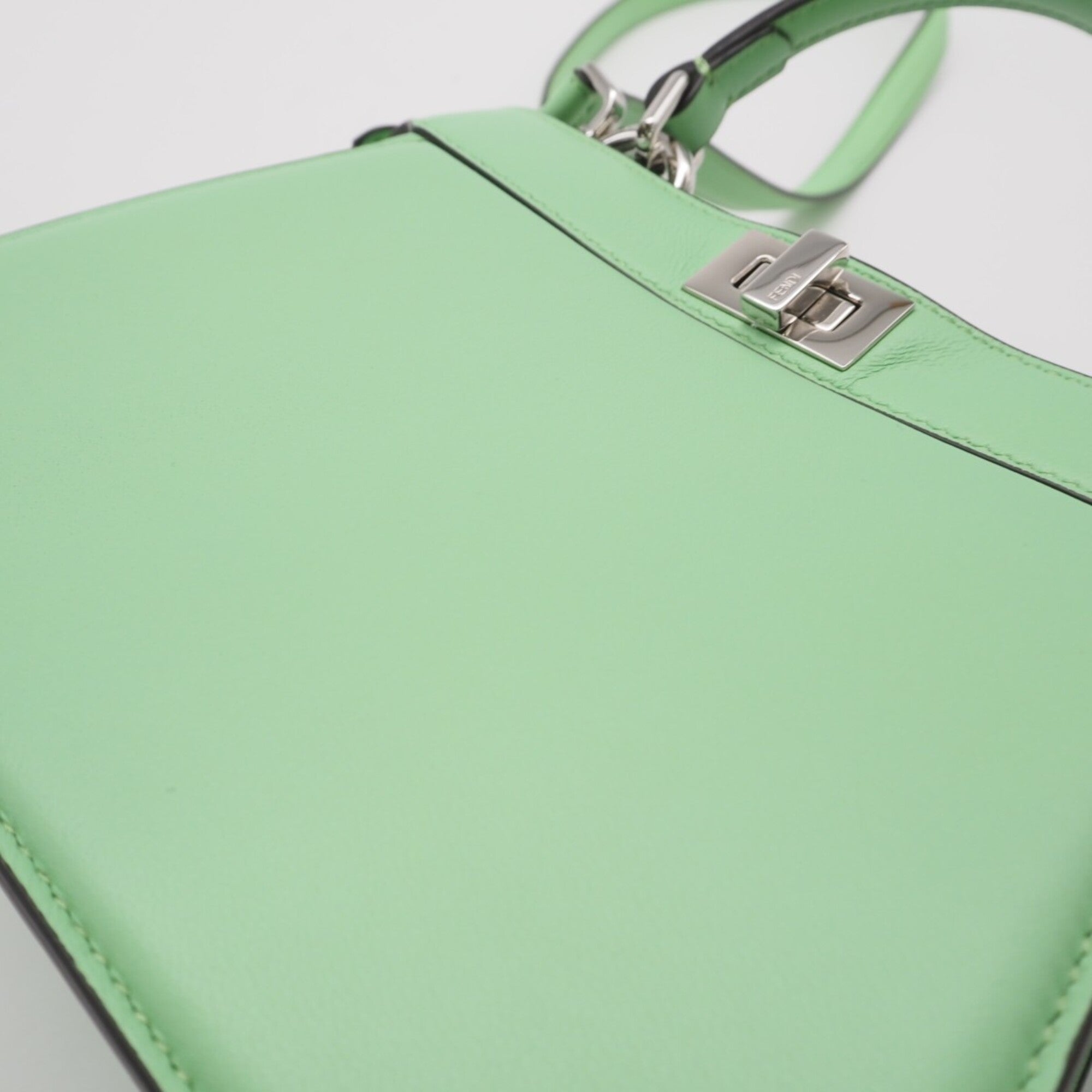 Fendi Peekaboo Green Leather Handbag (Pre-Owned)