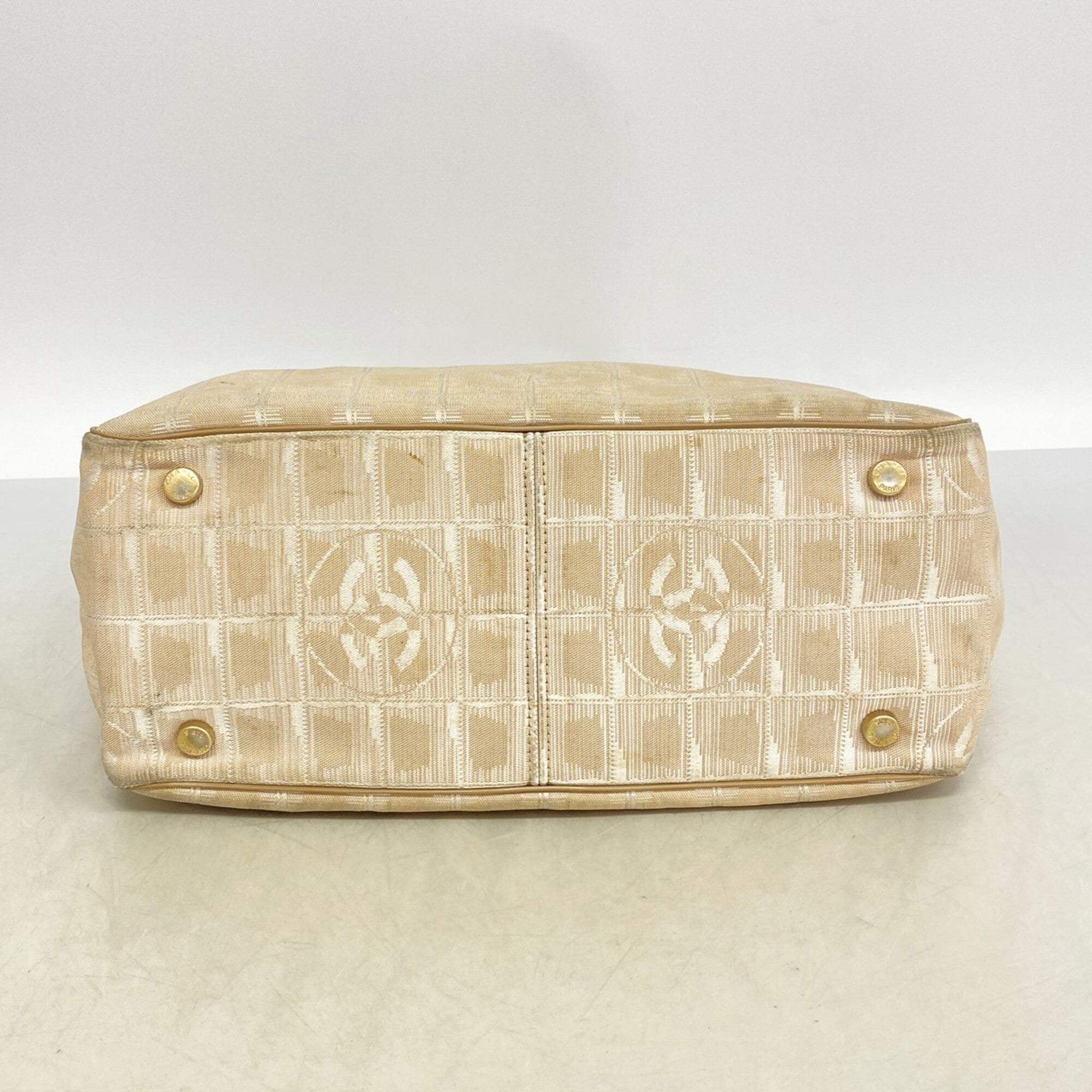 Chanel Beige Nylon Tote Bag (Pre-Owned)