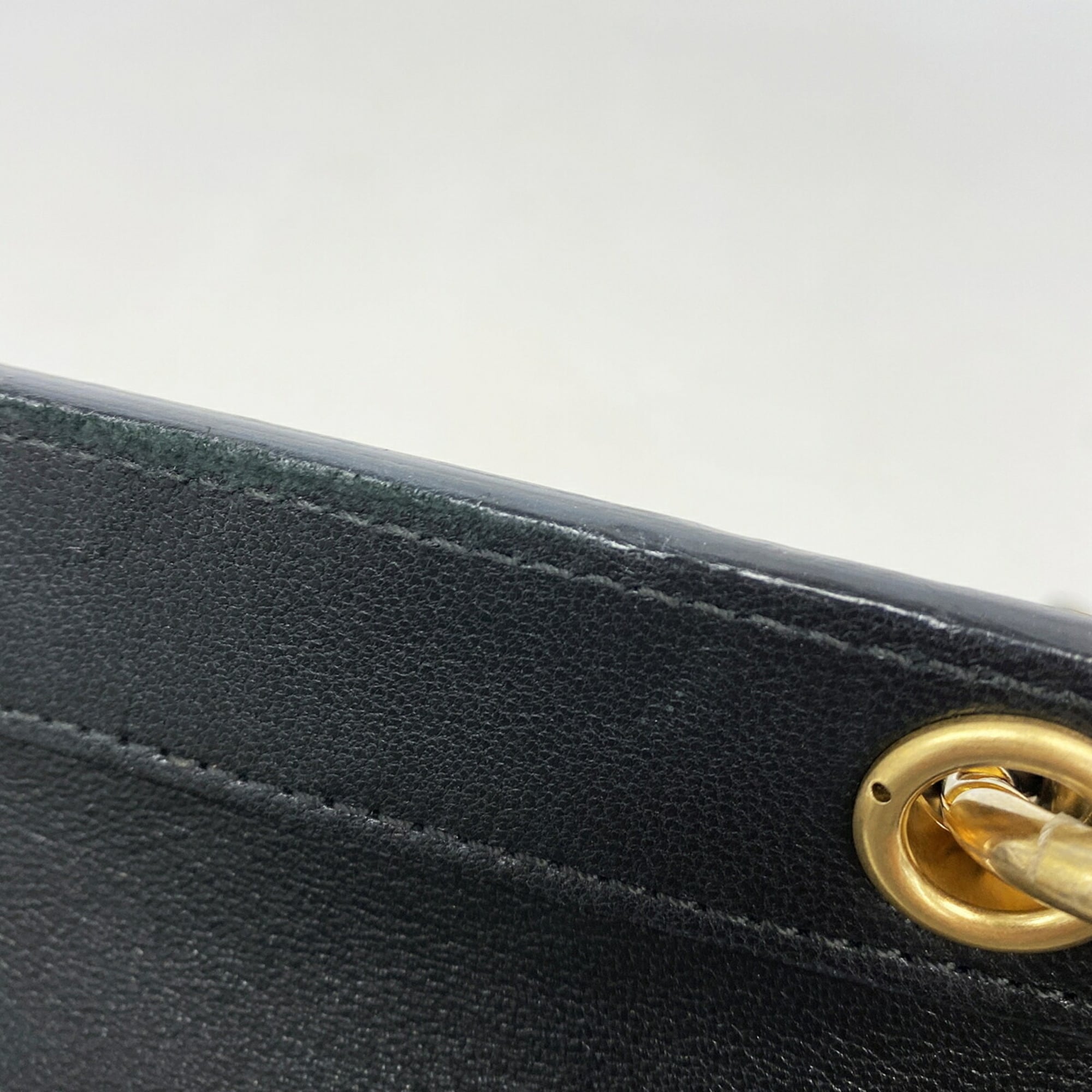 Chanel Black Leather Handbag (Pre-Owned)