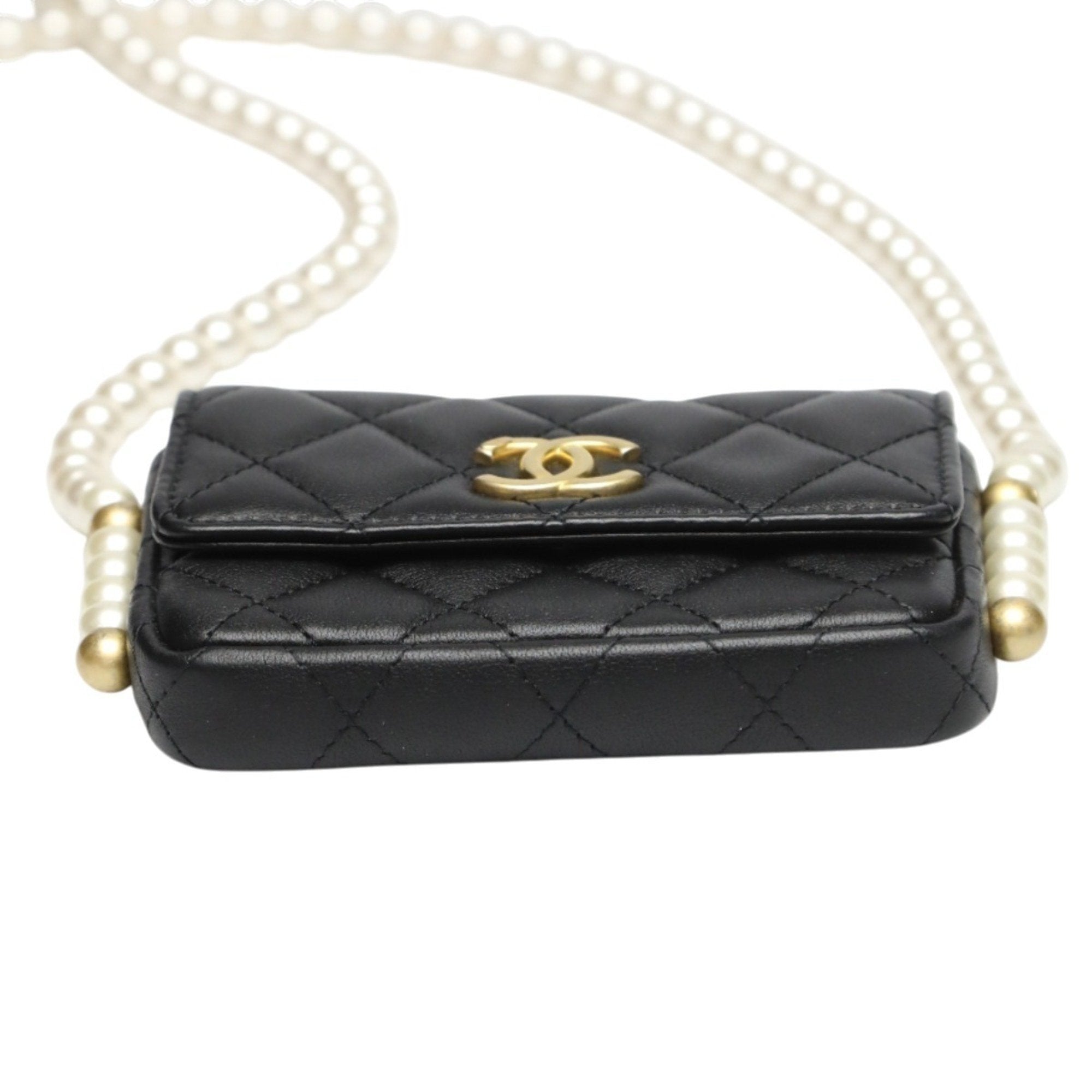 Chanel Matelasse Black Leather Shoulder Bag (Pre-Owned)