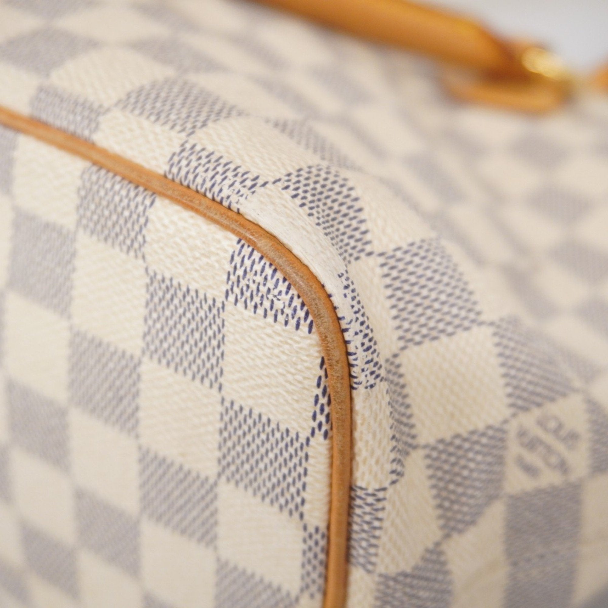 Louis Vuitton White Handbag (Pre-Owned)