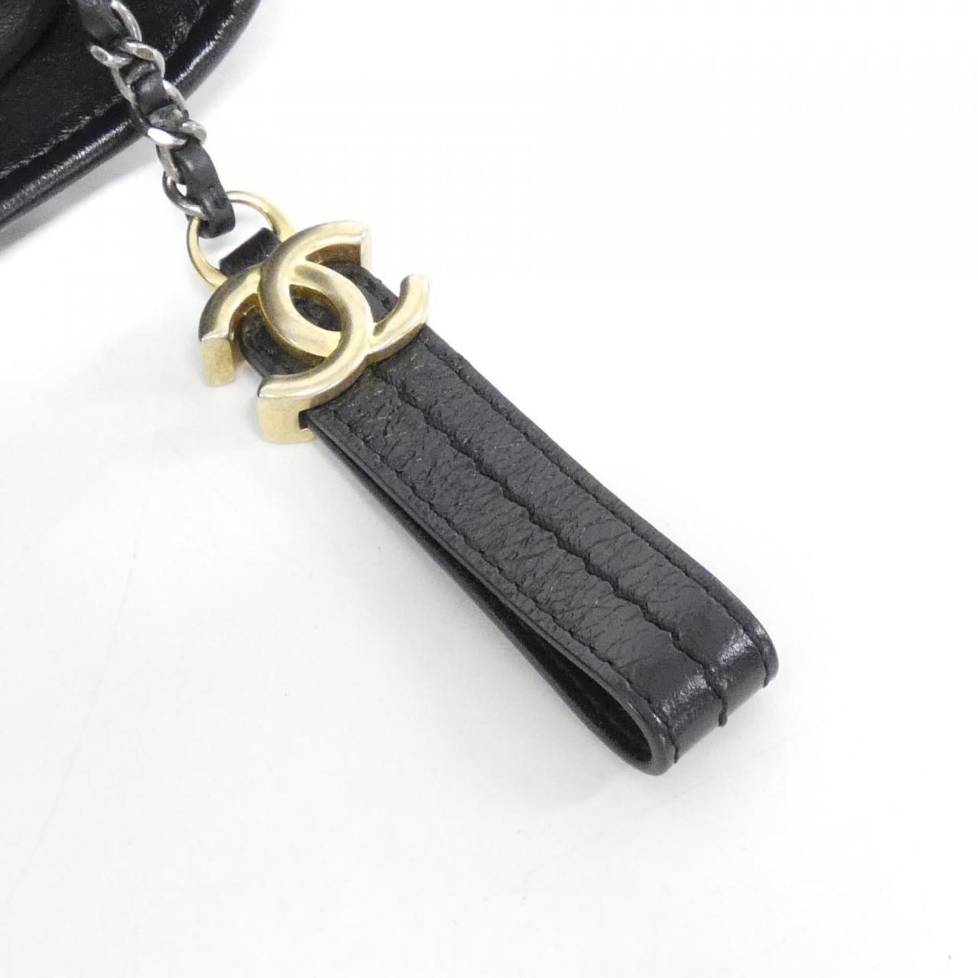 Chanel Black Leather Shoulder Bag (Pre-Owned)
