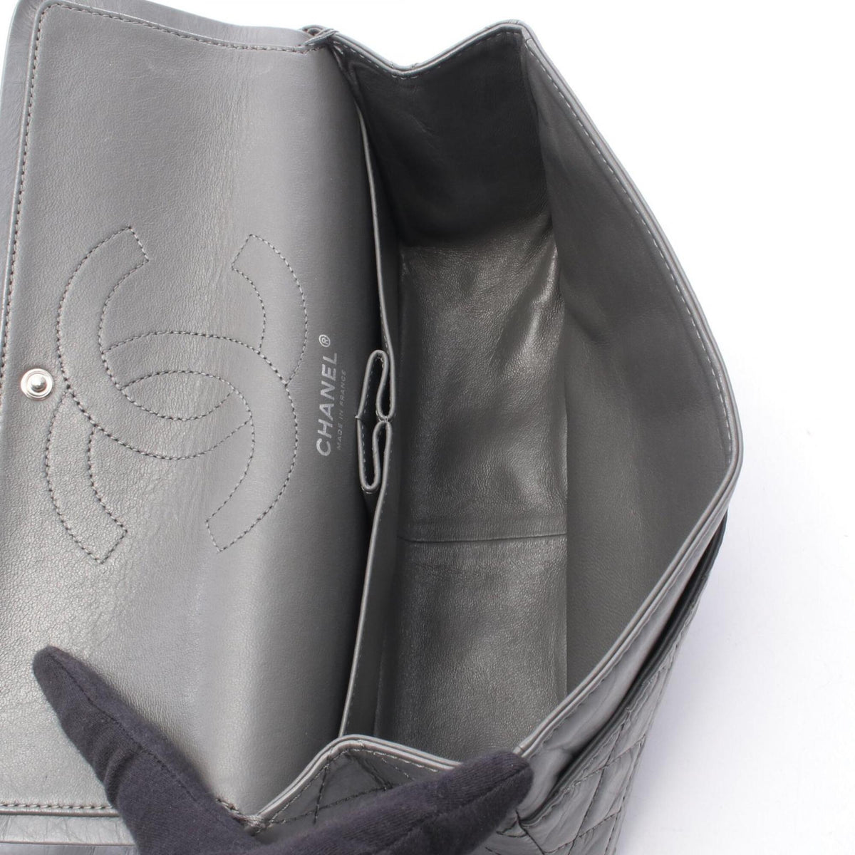 Chanel Gray Leather Handbag Shoulder Bag (Pre-Owned)