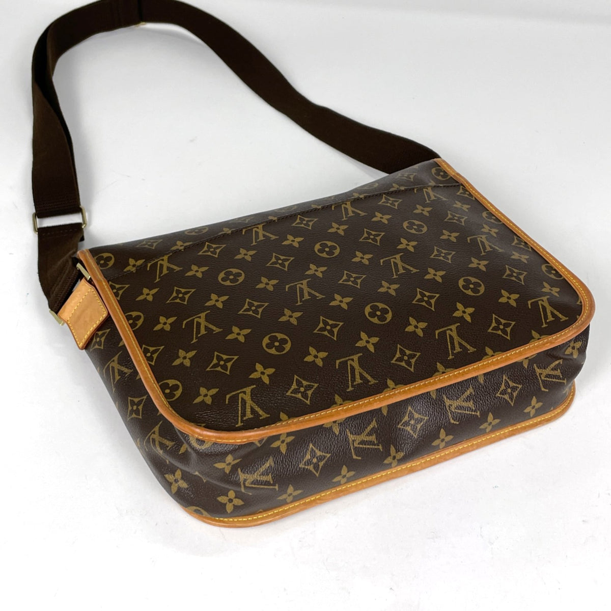 Louis Vuitton Brown Monogram Monogram Shoulder Bag (Pre-Owned)