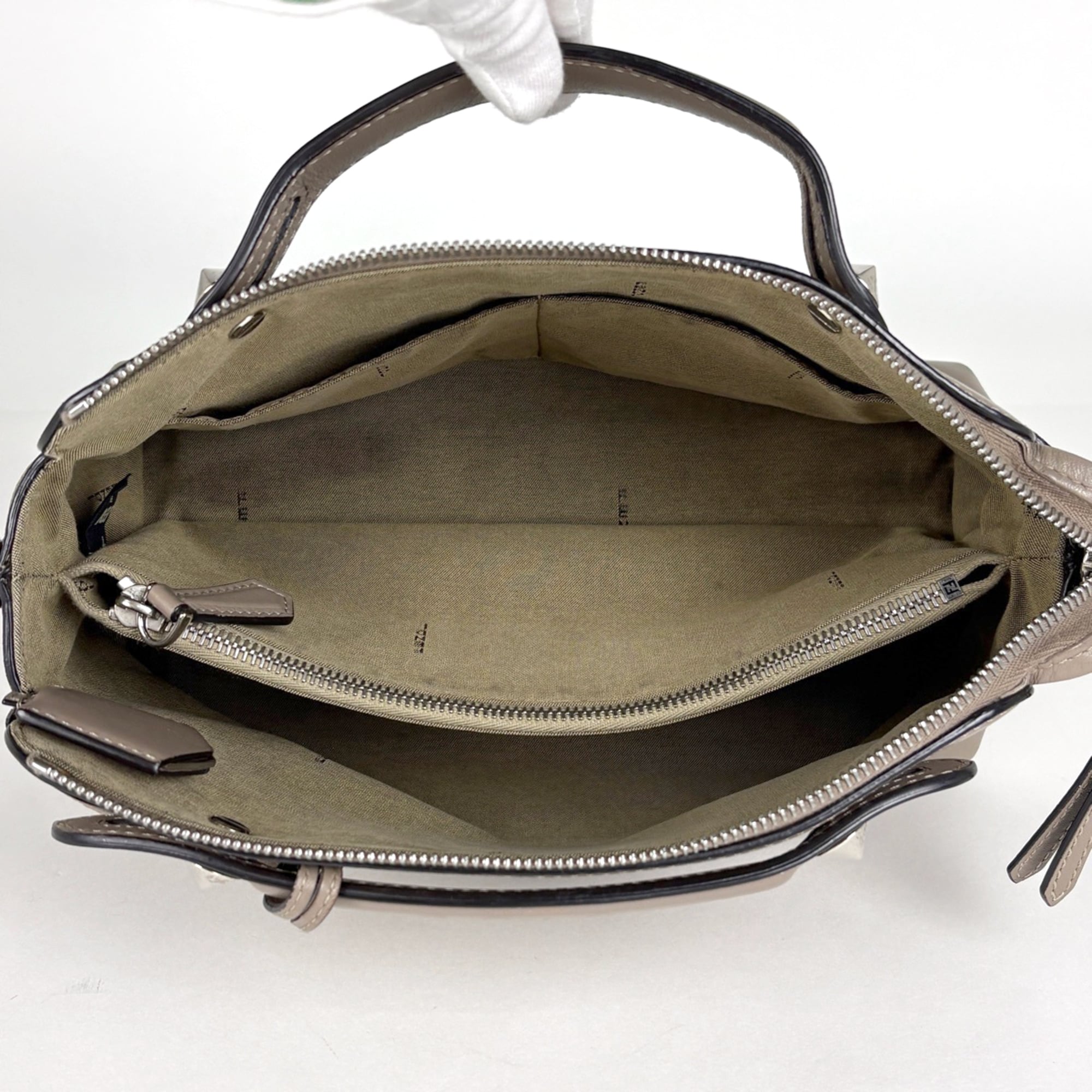 Fendi Gray Leather Handbag Shoulder Bag (Pre-Owned)