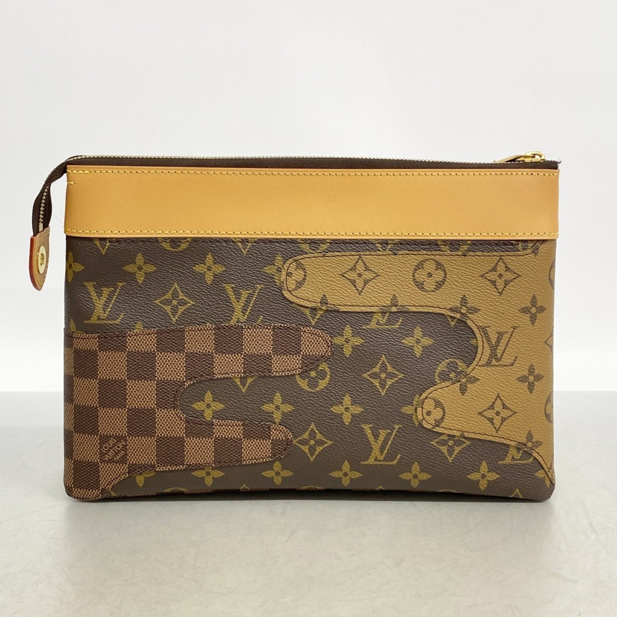 Louis Vuitton Brown Clutch Bag (Pre-Owned)