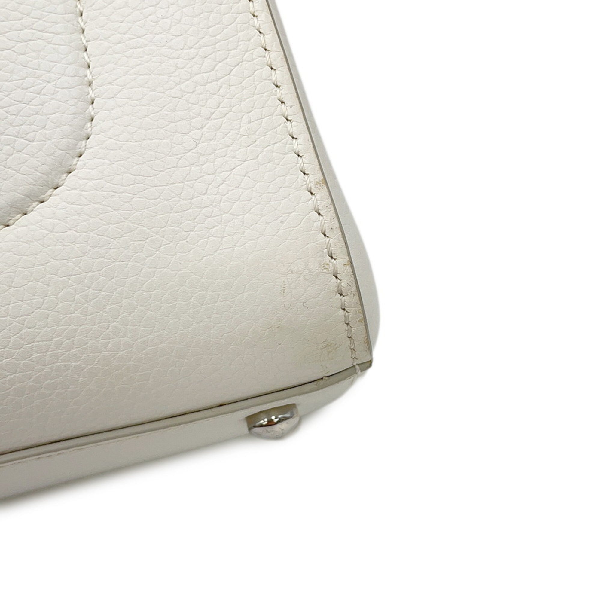 Chanel White Leather Handbag Shoulder Bag (Pre-Owned)