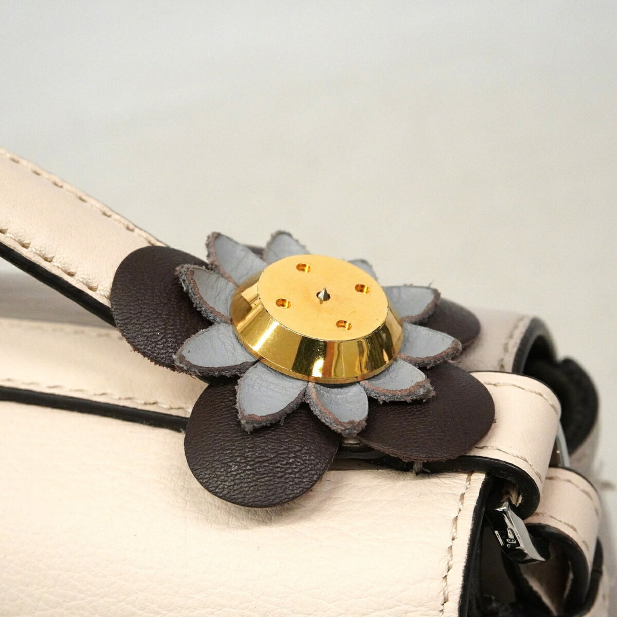 Fendi Gray Ivory Leather Handbag (Pre-Owned)