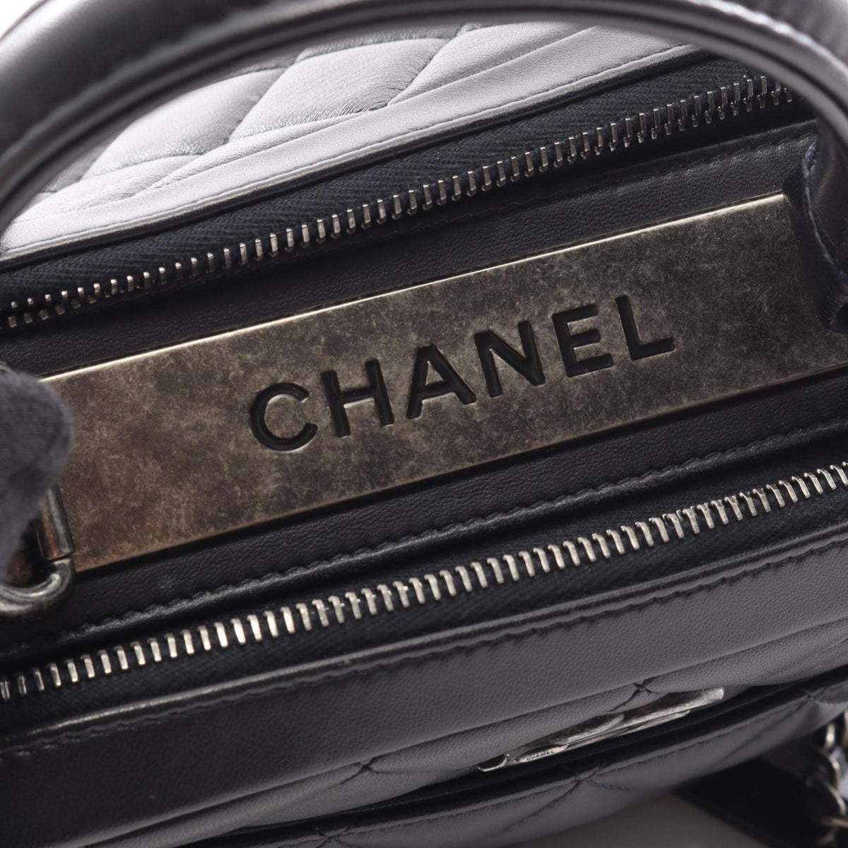 Chanel Black Leather Handbag Shoulder Bag (Pre-Owned)