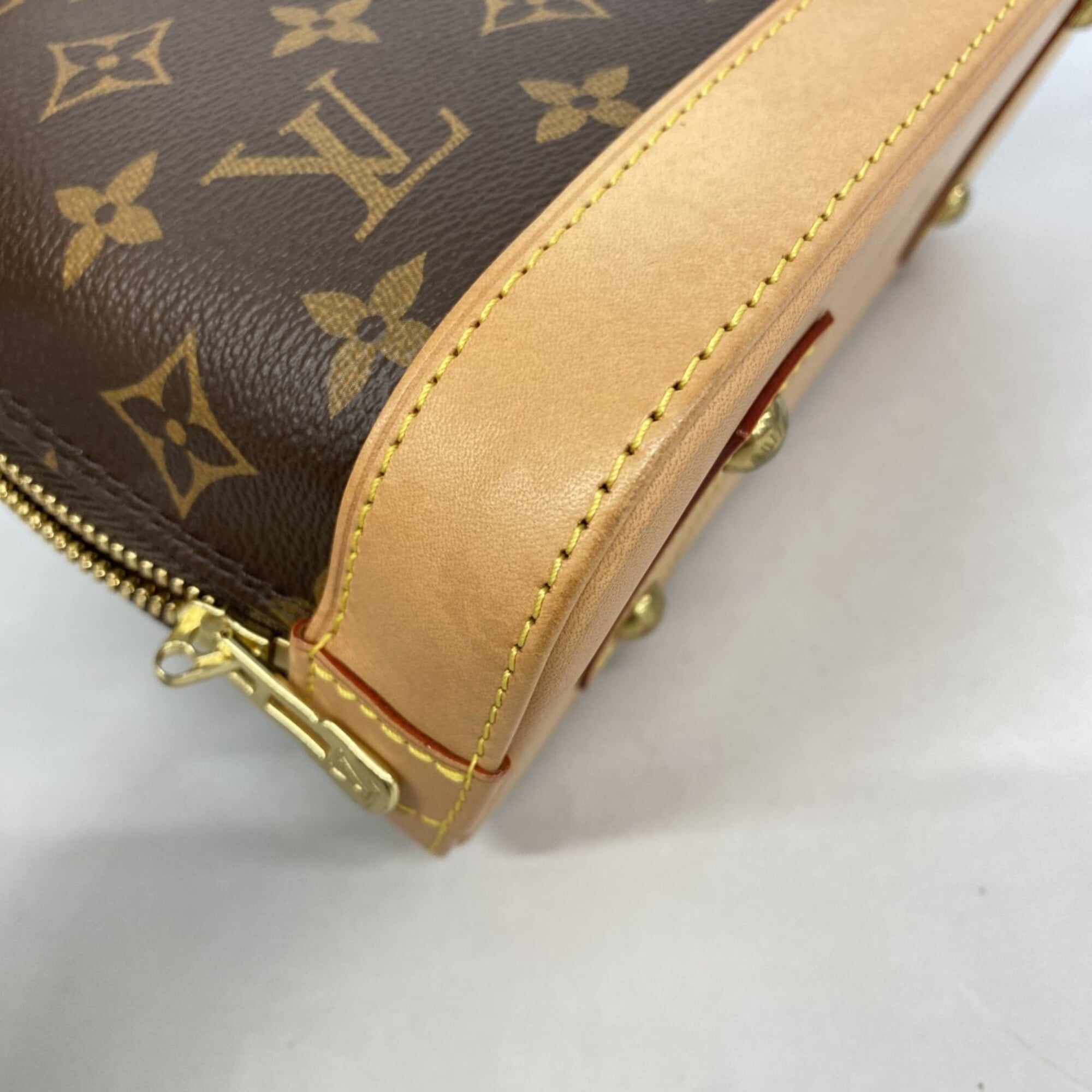 Louis Vuitton Brown Handbag (Pre-Owned)