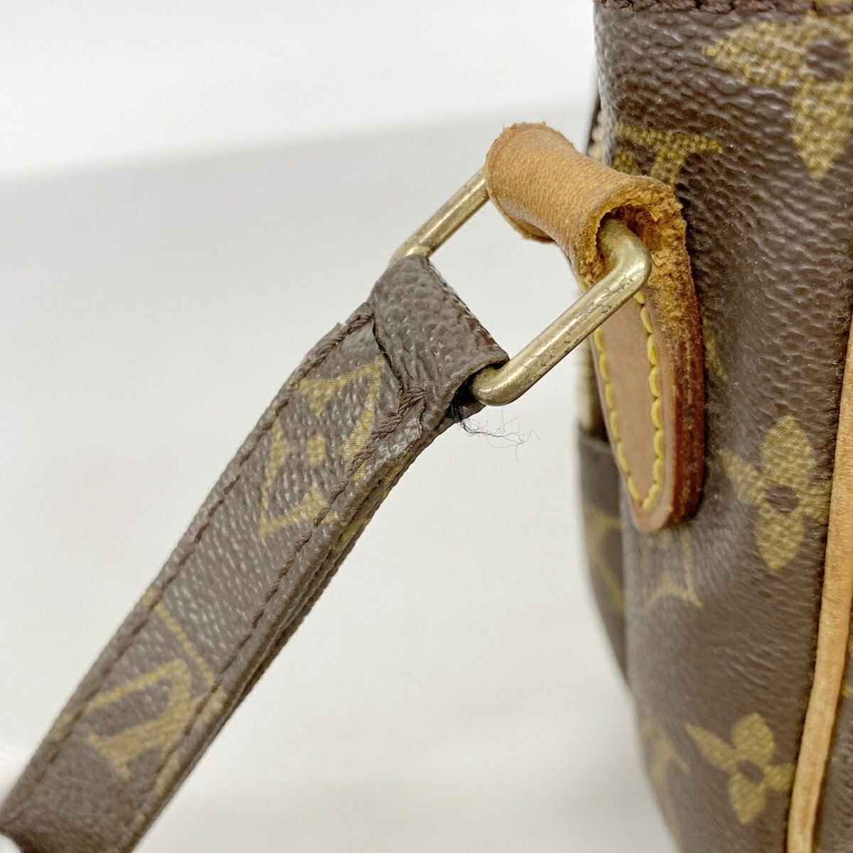 Louis Vuitton Brown Shoulder Bag (Pre-Owned)