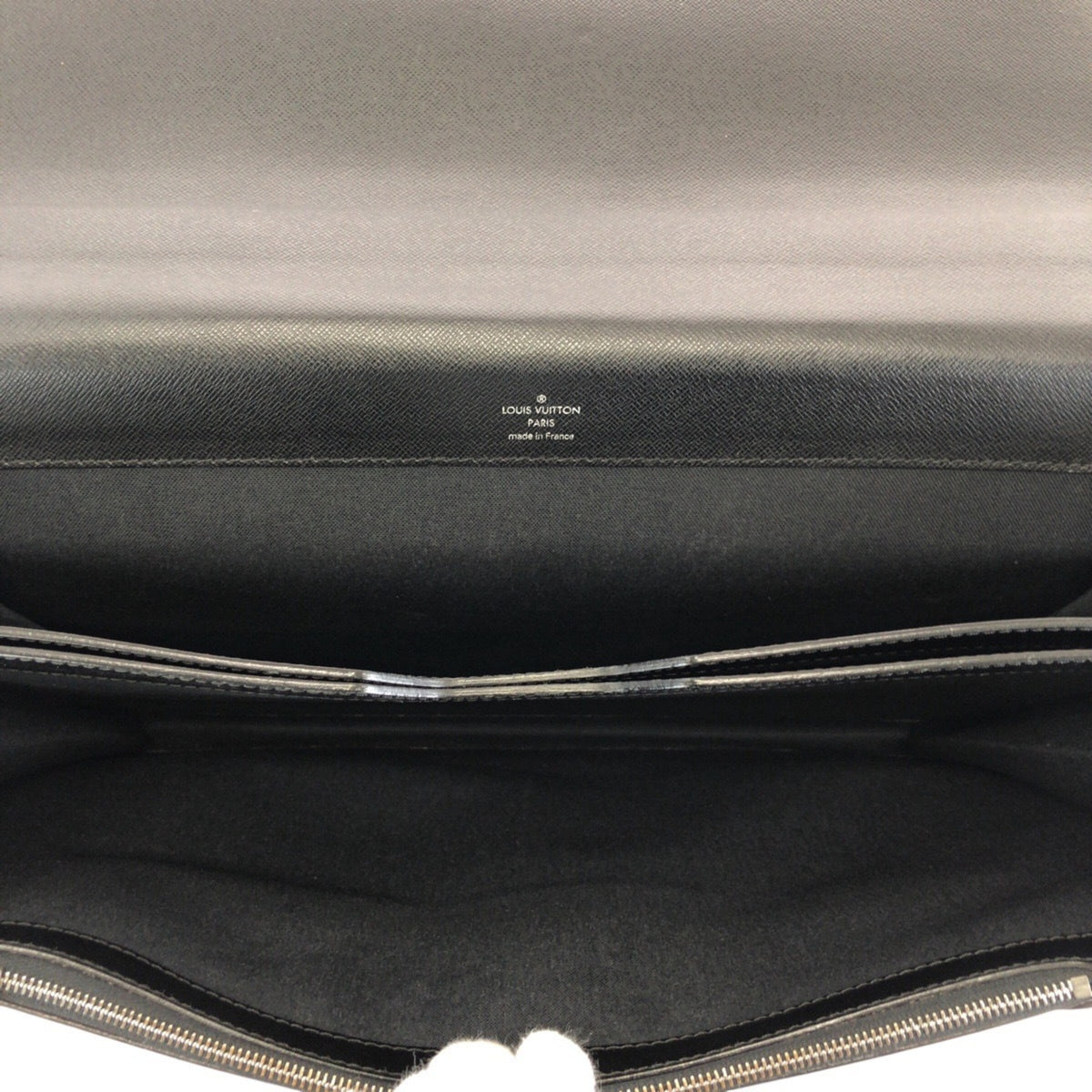 Louis Vuitton Black Taiga Leather Briefcase (Pre-Owned)