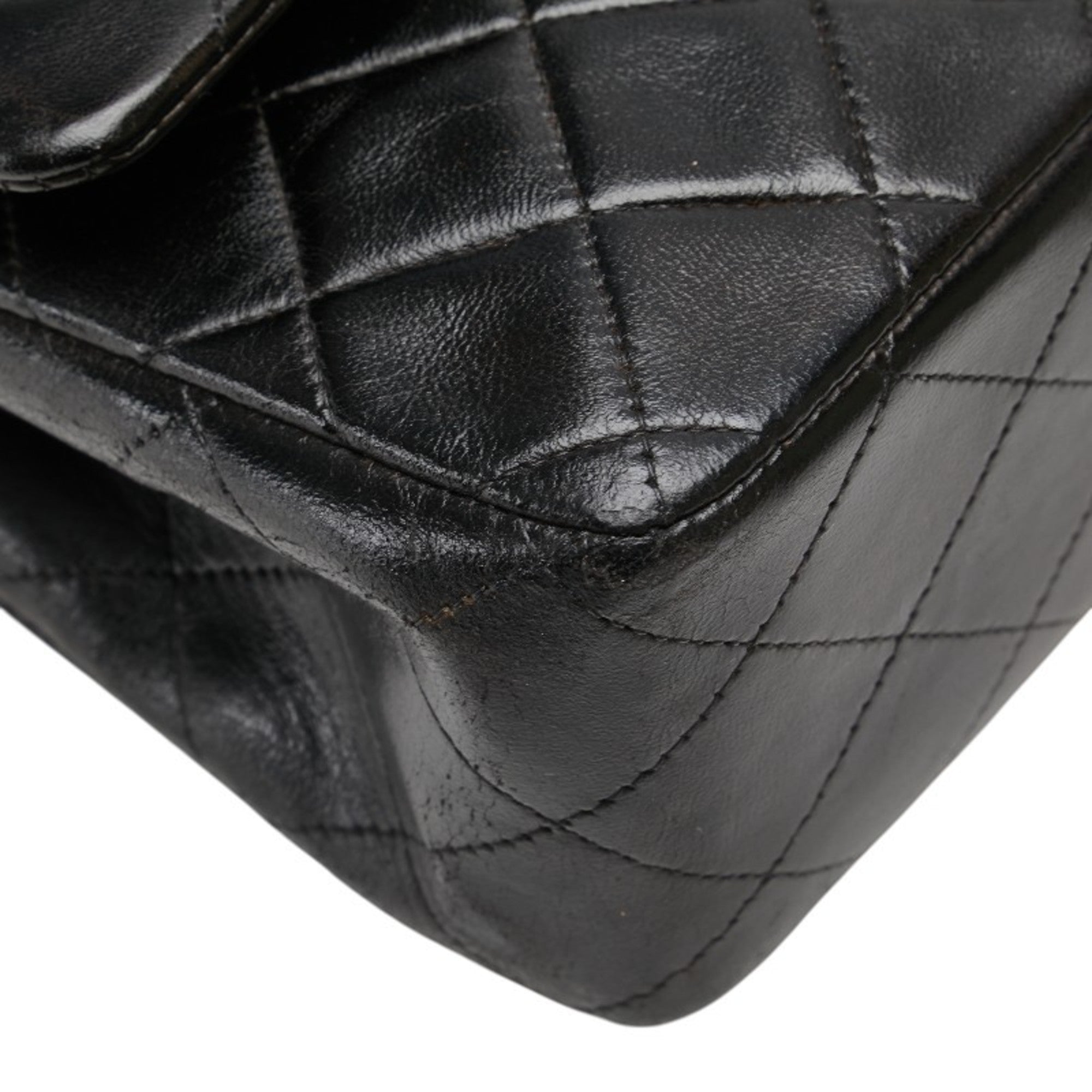 Chanel Black Leather Shoulder Bag (Pre-Owned)