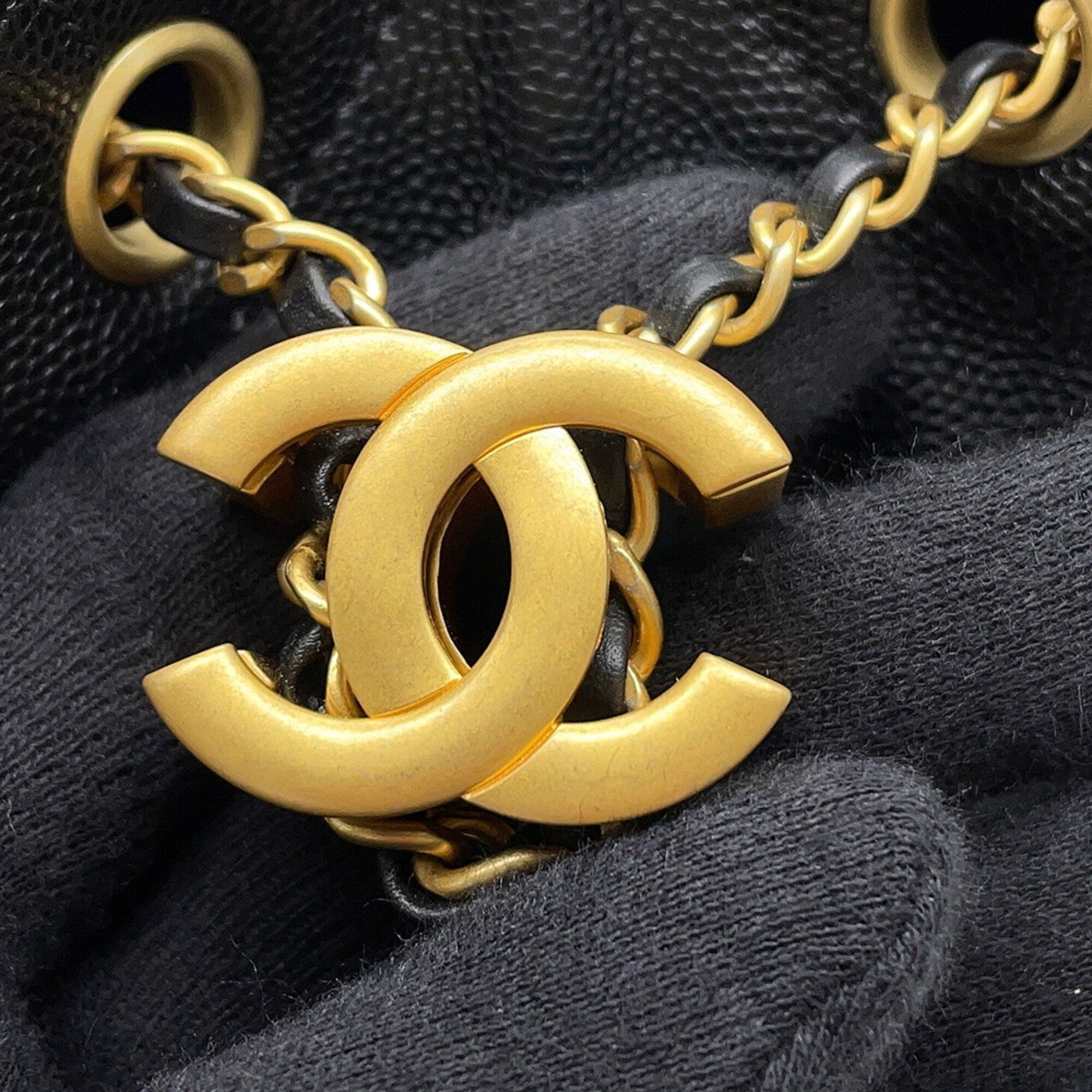Chanel Black Grained Calfskin Handbag Shoulder Bag (Pre-Owned)