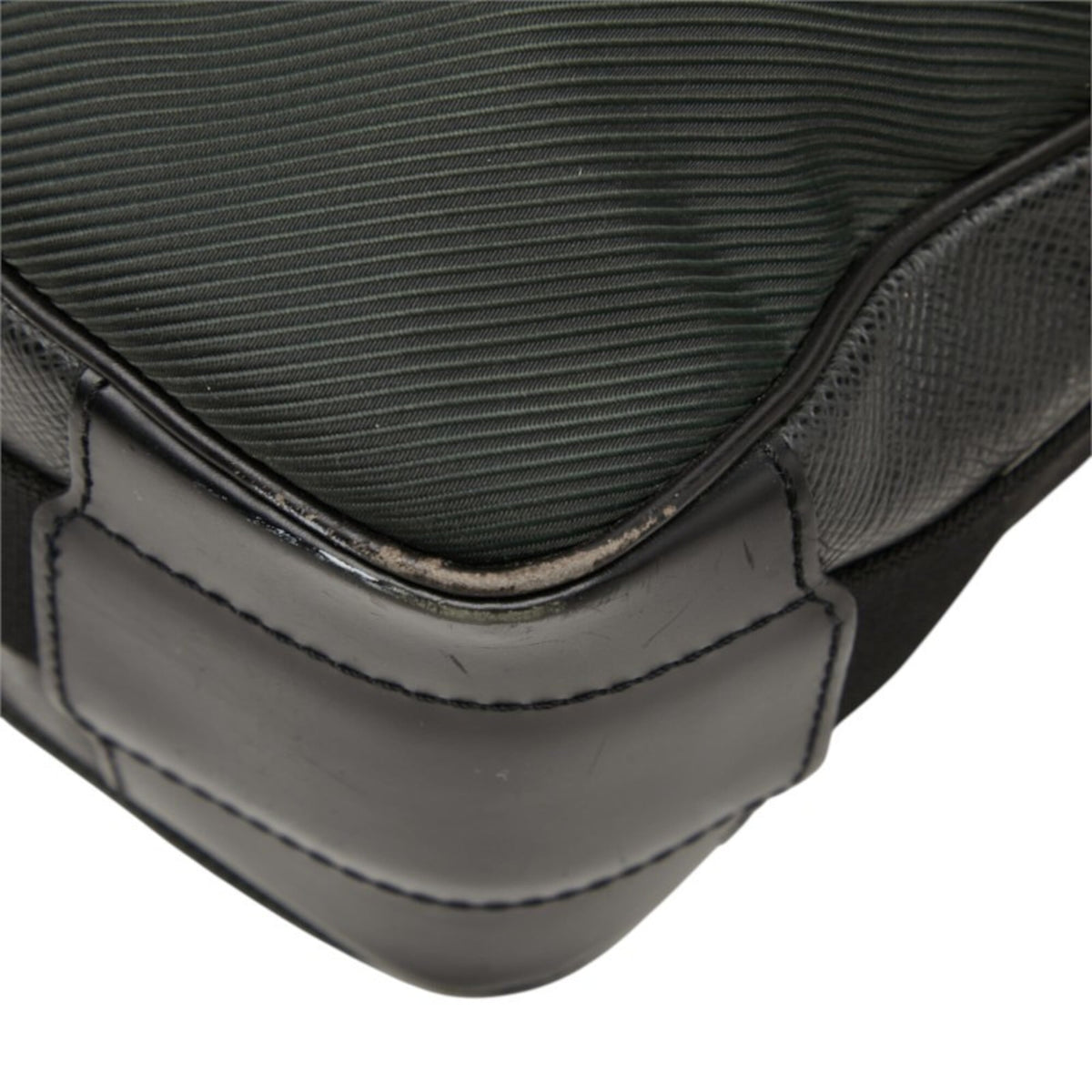 Louis Vuitton Taiga Ardoise Black Leather Nylon Messenger Bag Shoulder Bag (Pre-Owned)