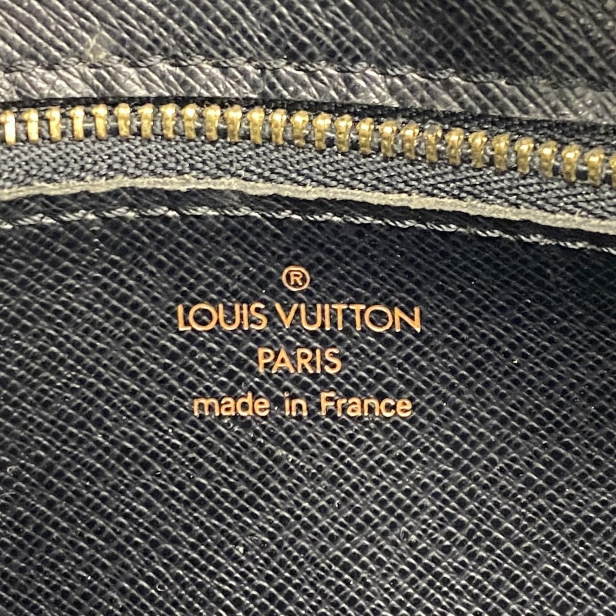 Louis Vuitton Noir Shoulder Bag (Pre-Owned)