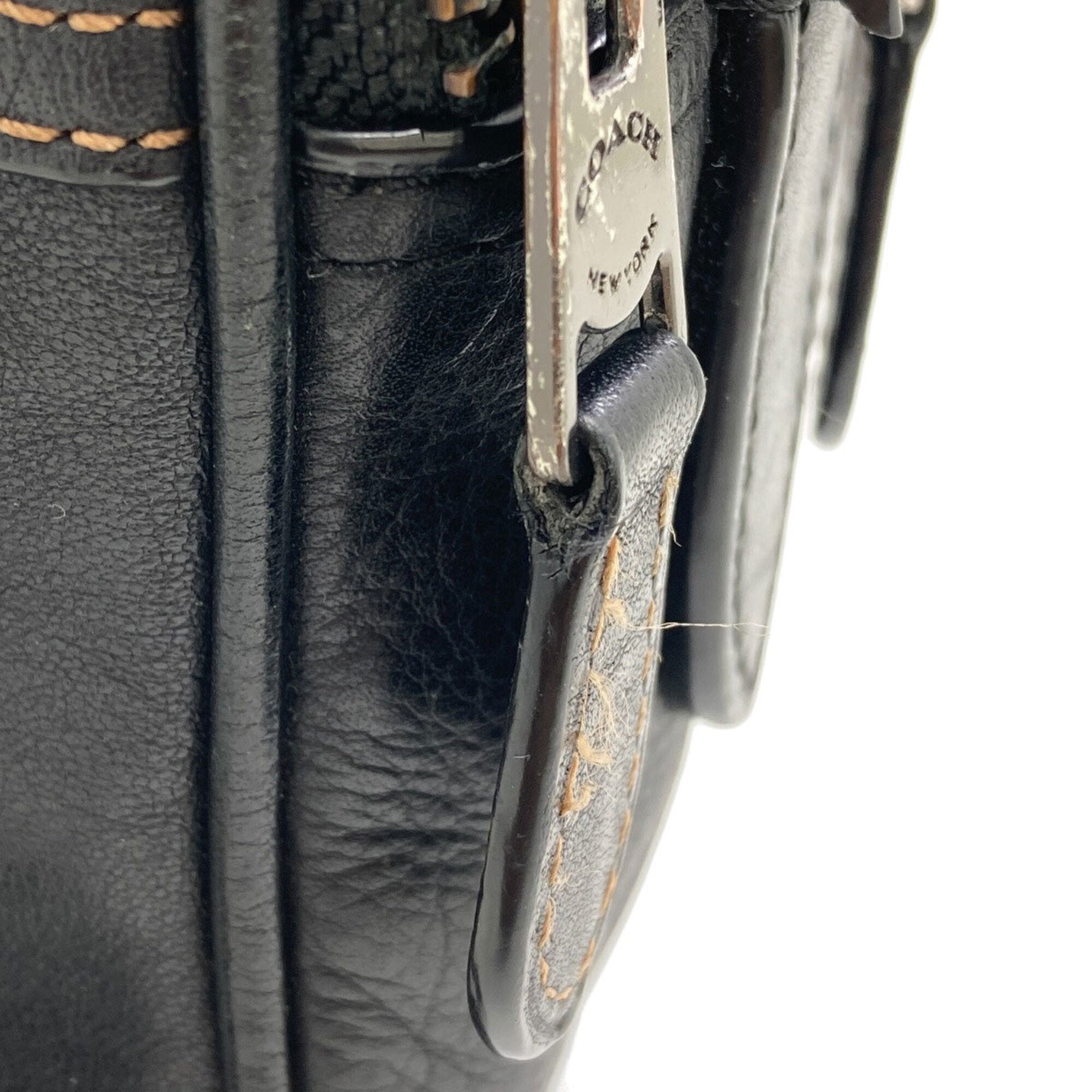 Coach Black Leather Shoulder Bag (Pre-Owned)