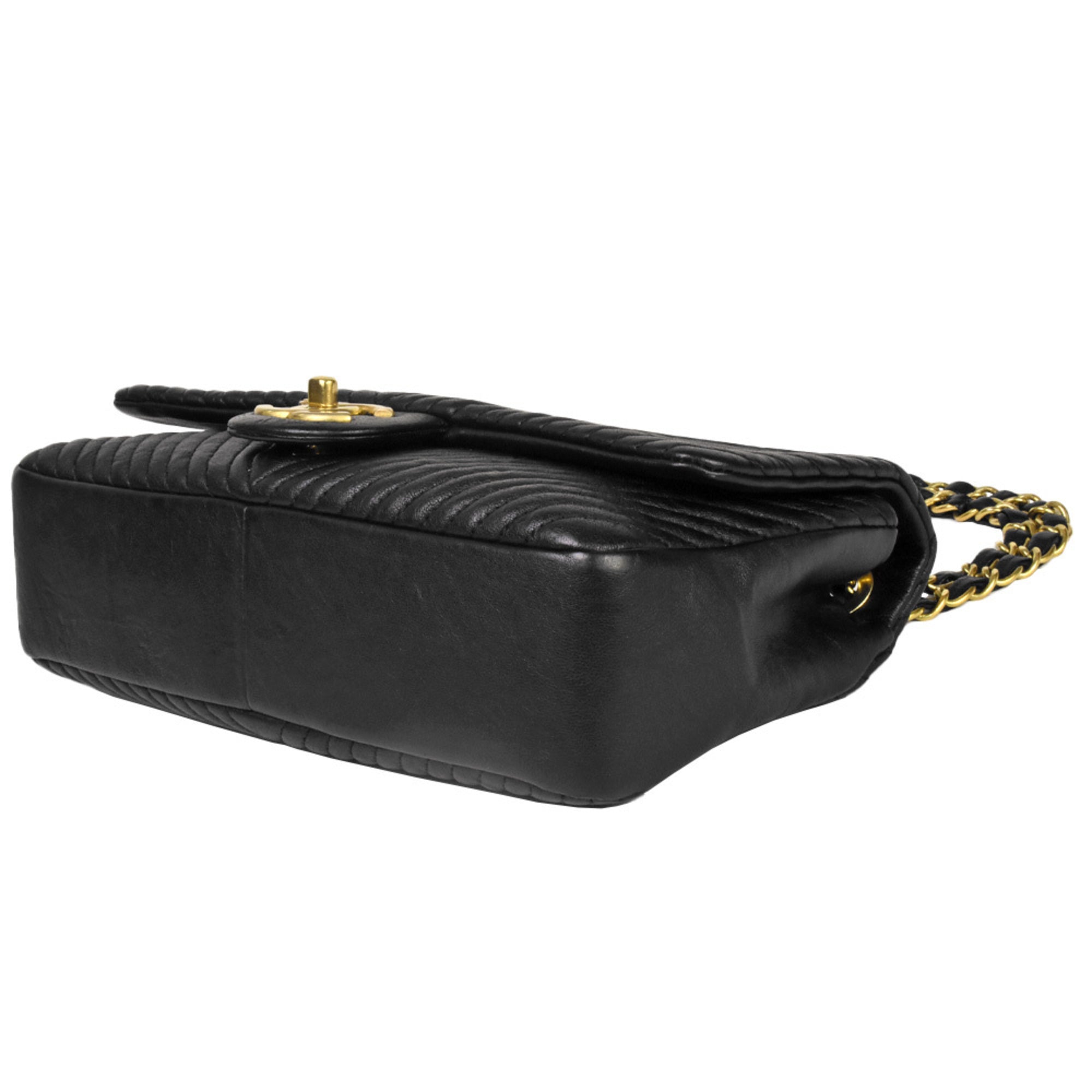 Chanel Chevron (V Stitch) Black Leather Shoulder Bag (Pre-Owned)