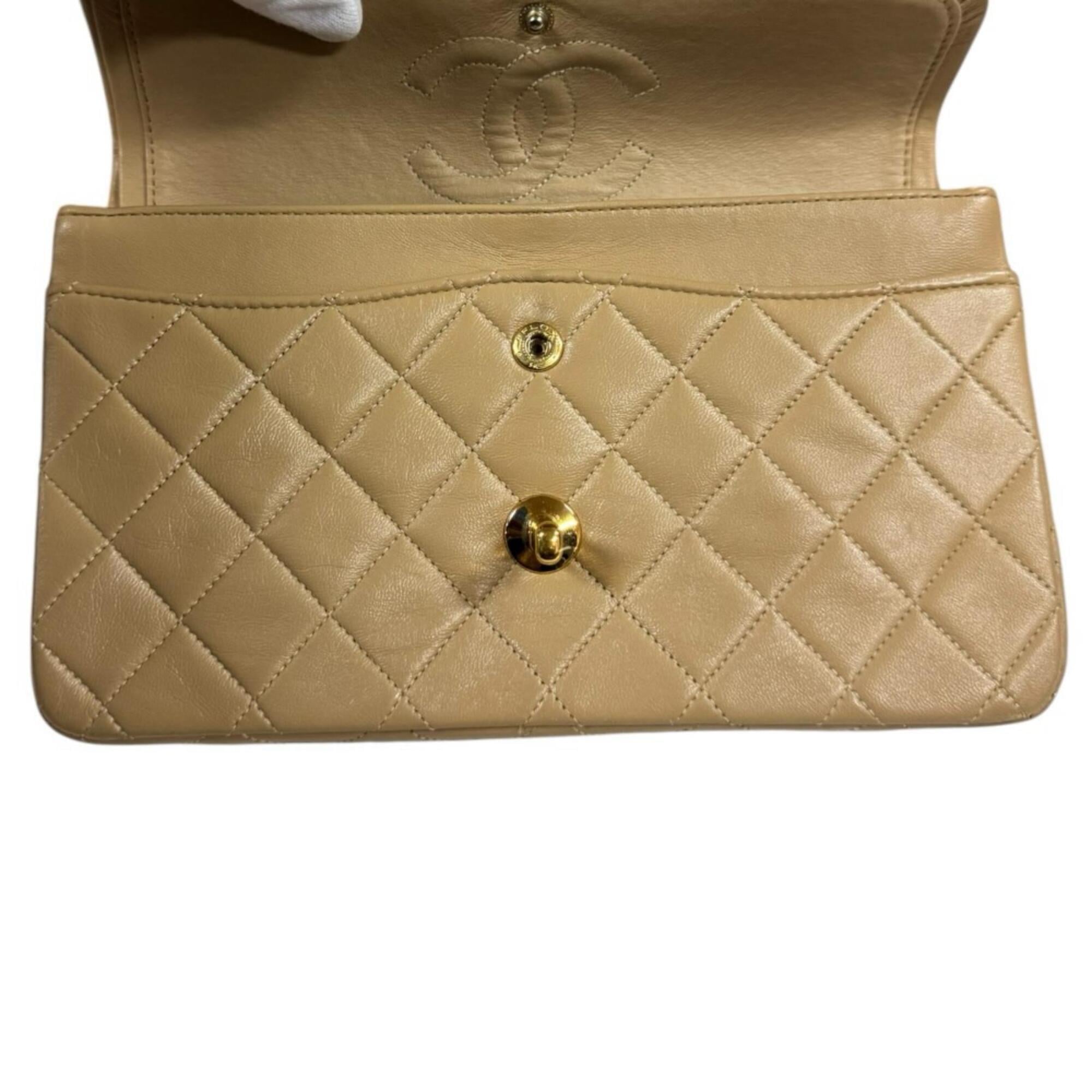 Chanel Beige Leather Shoulder Bag (Pre-Owned)