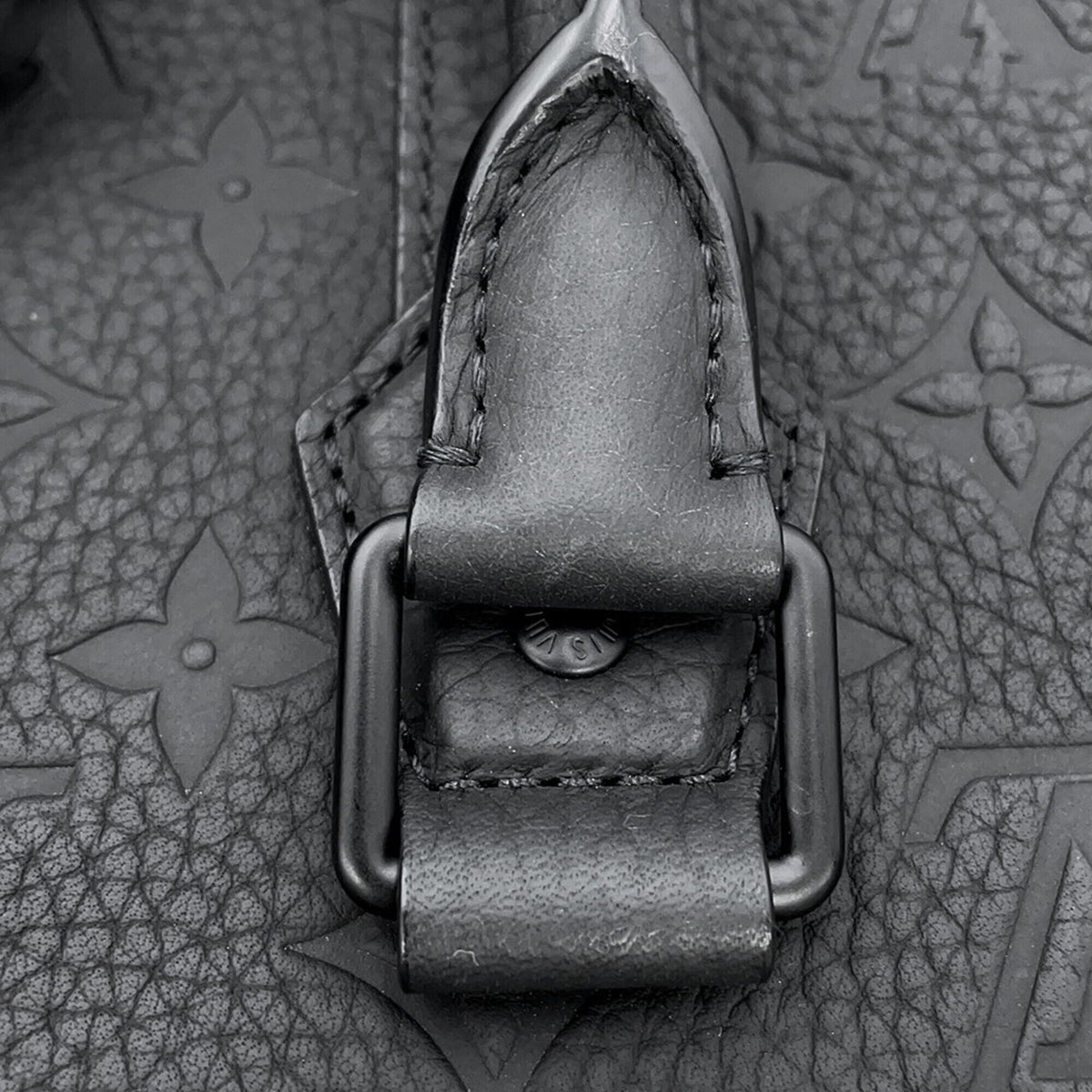 Louis Vuitton Noir Monogram Handbag (Pre-Owned)